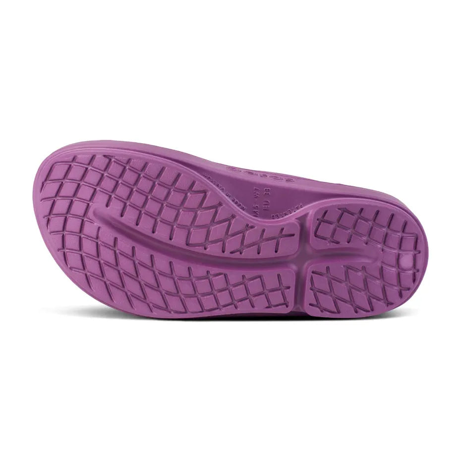OOFOS Unisex OOriginal Sandal in Plum Unisex Footwear