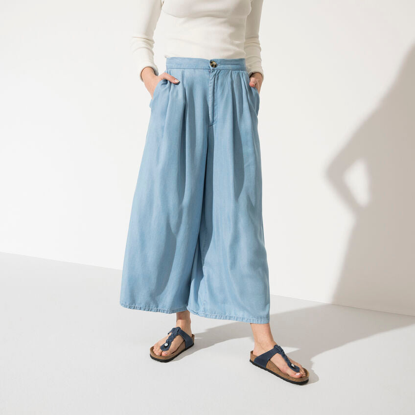 Birkenstock Gizeh Braided Oiled Leather in Navy Shoes