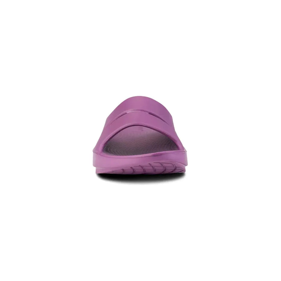 OOFOS Unisex OOahh Slide Sandal in Plum Unisex Footwear