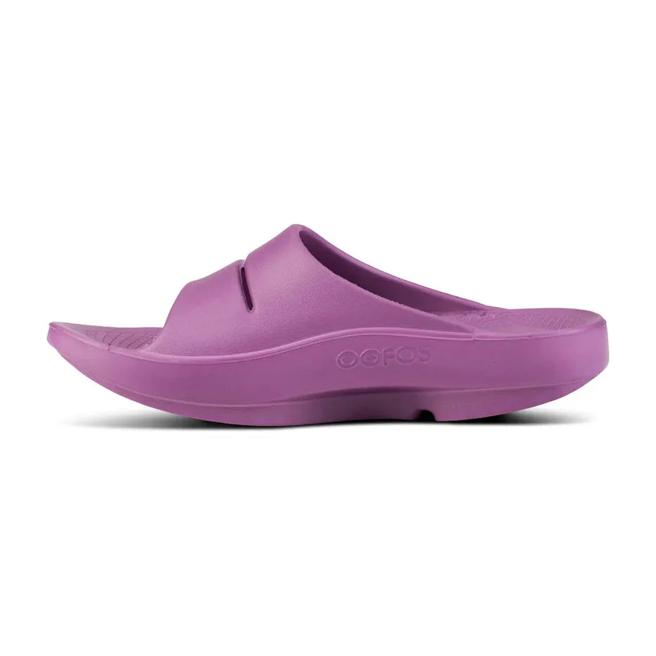 OOFOS Unisex OOahh Slide Sandal in Plum Unisex Footwear