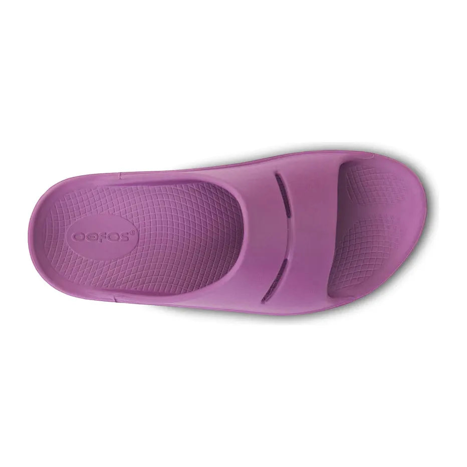 OOFOS Unisex OOahh Slide Sandal in Plum Unisex Footwear