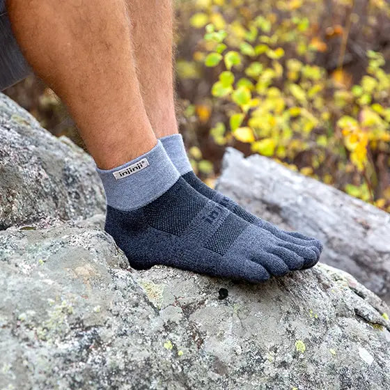 Injinji Men's Trail Midweight Mini-Crew in Granite