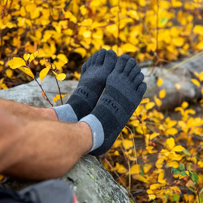 Injinji Men's Trail Midweight Mini-Crew in Granite