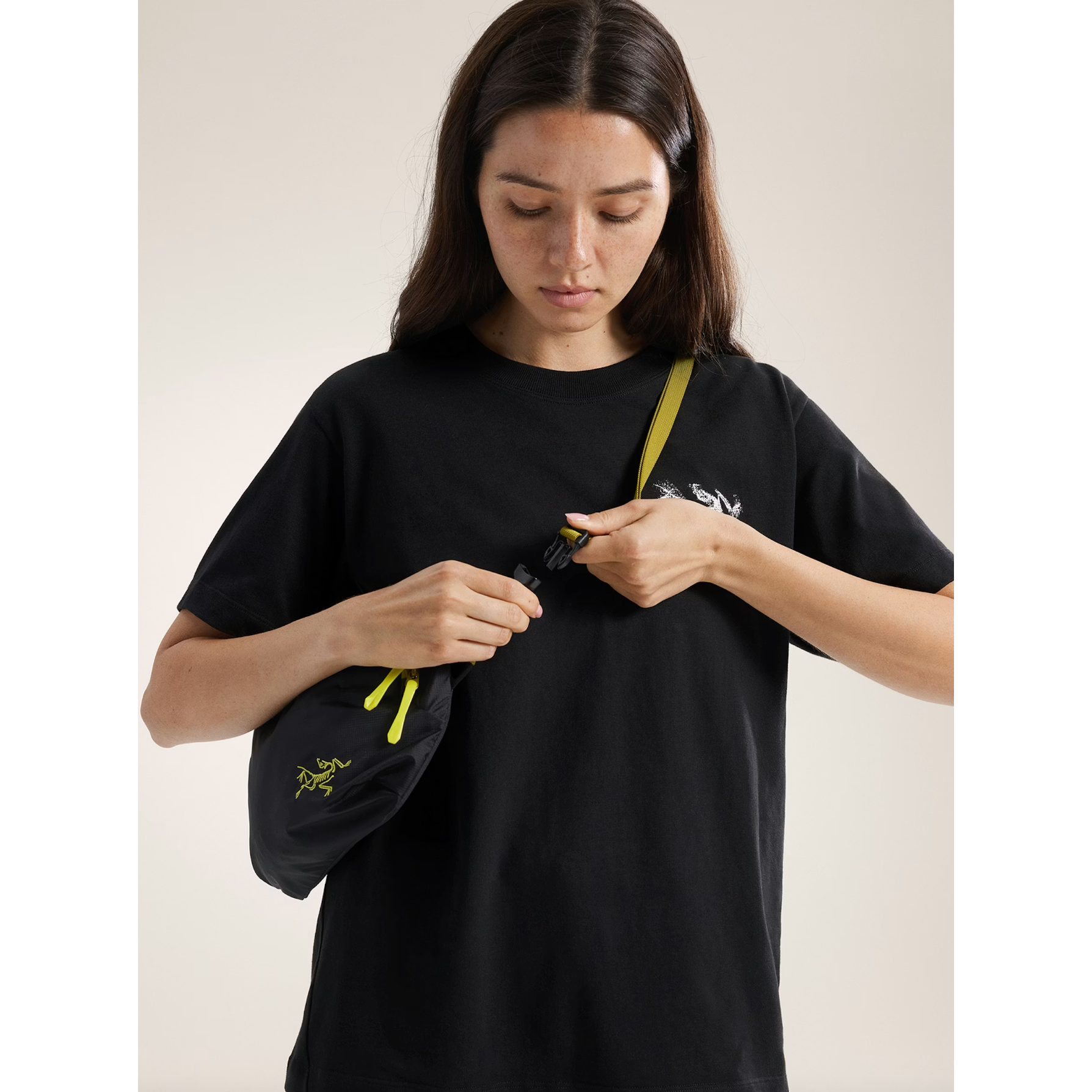 Arc'teryx Heliad Crossbody Bag in Black/Olive Moss