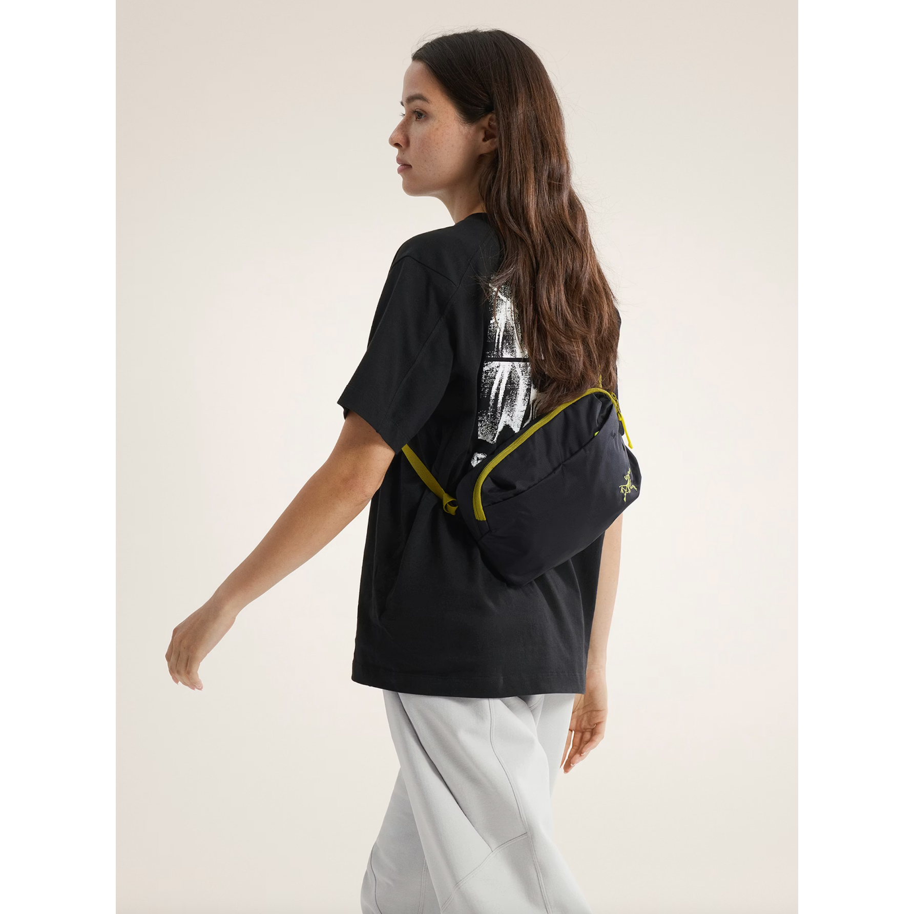 Arc'teryx Heliad Crossbody Bag in Black/Olive Moss