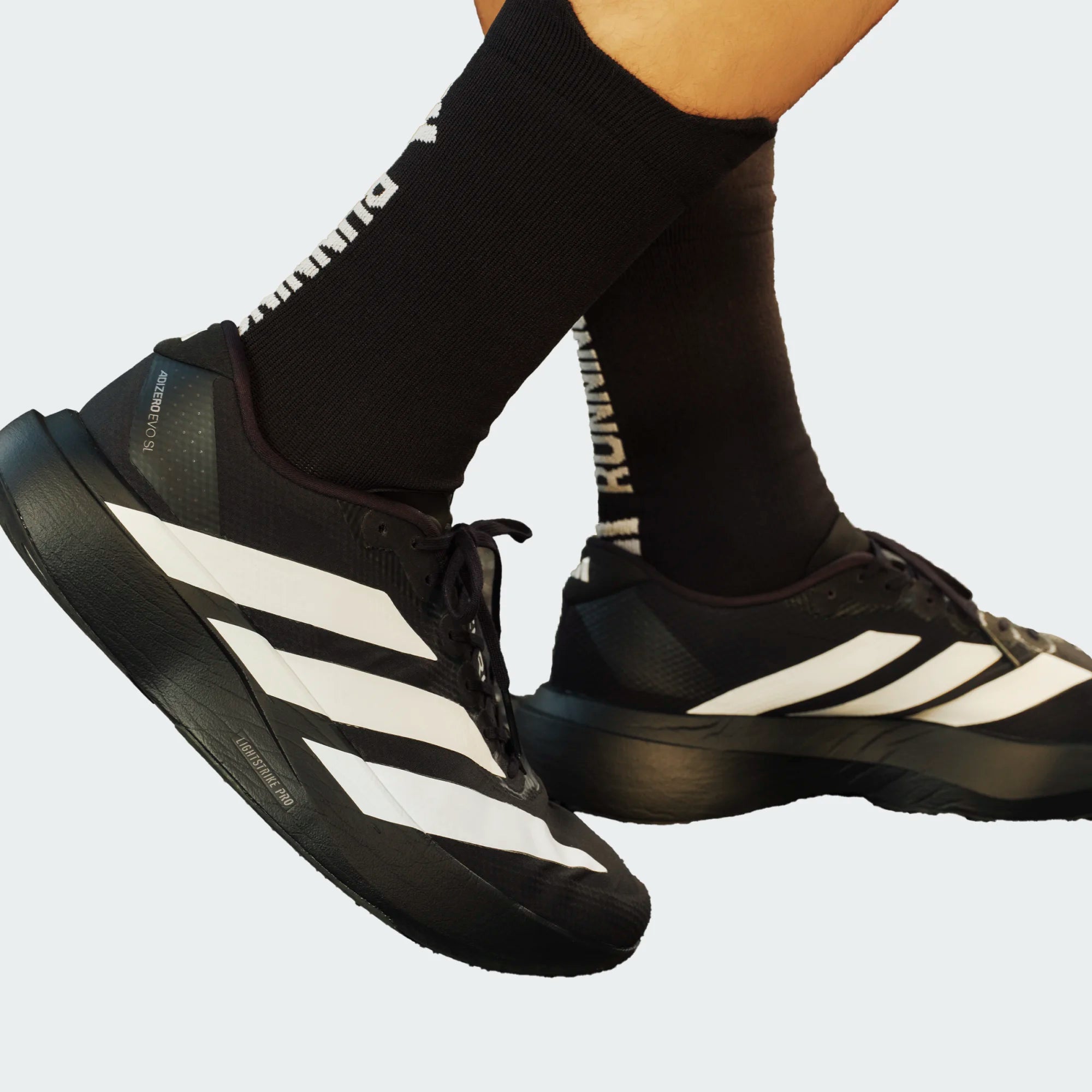 #color_core-black-cloud-white-carbon