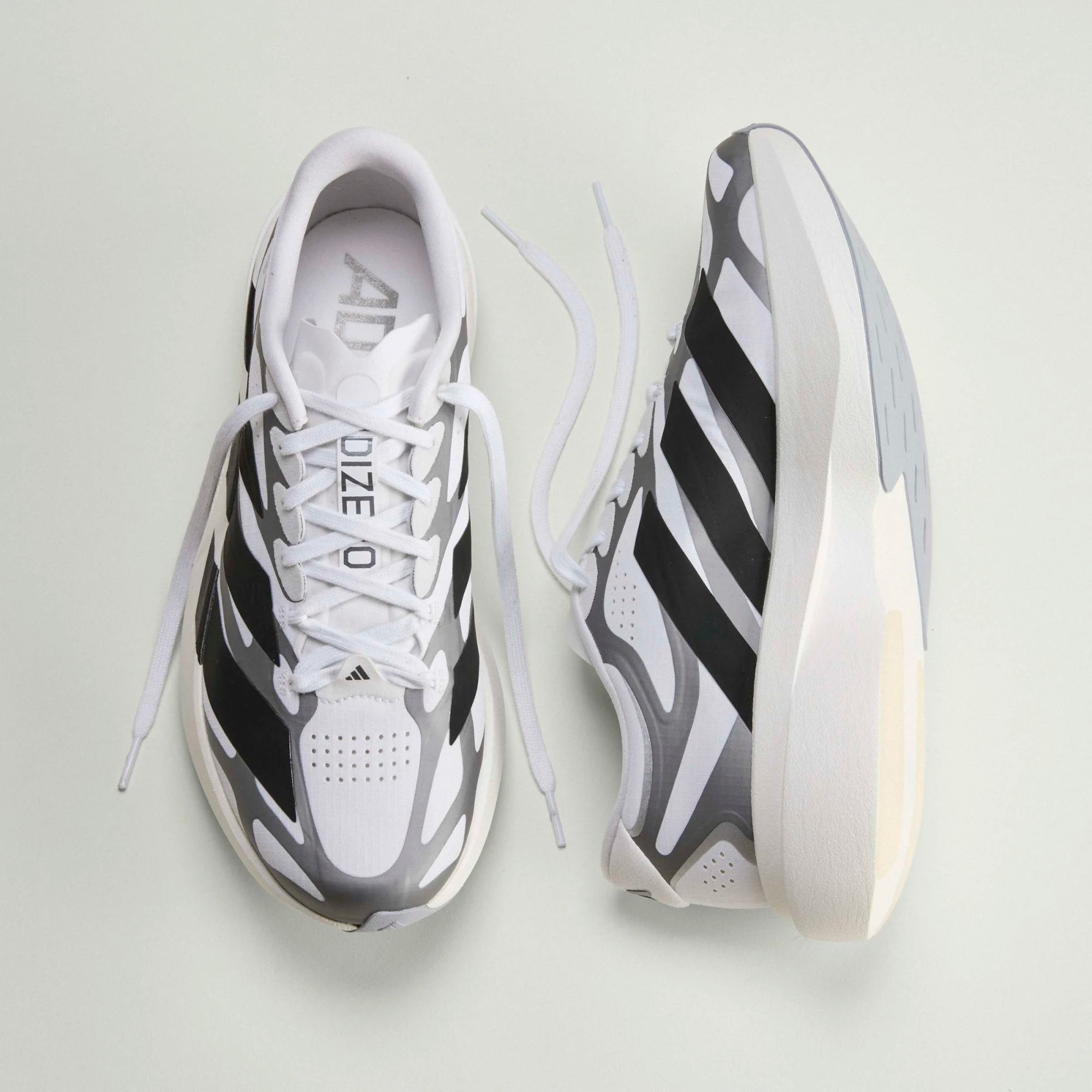 #color_cloud-white-core-black-iron-metallic