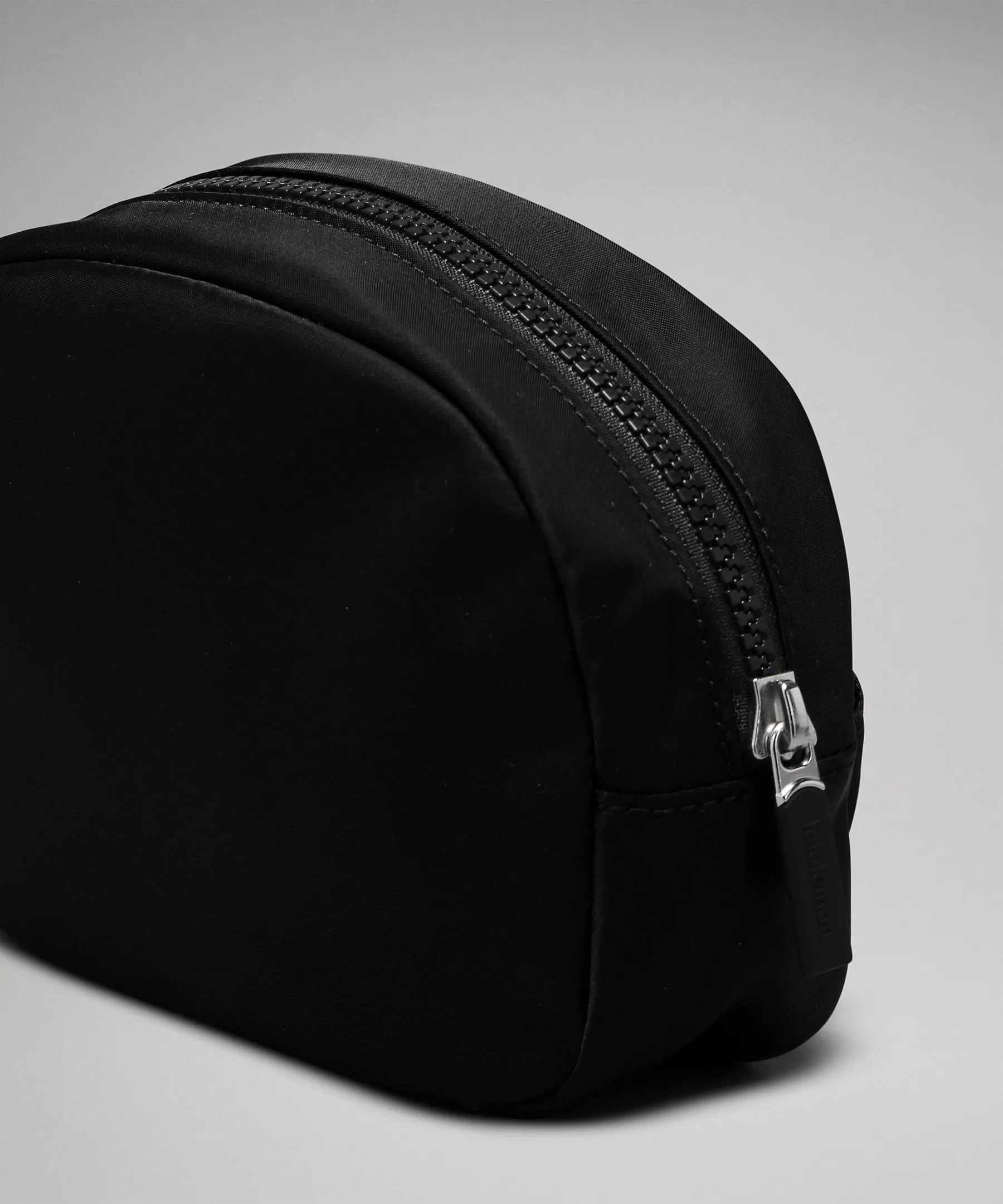 Lululemon City Essentials Pouch Mini 2L | Black/Silver