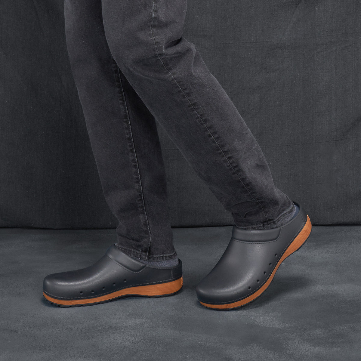 Dansko Men's Kane in Black Molded Shoes