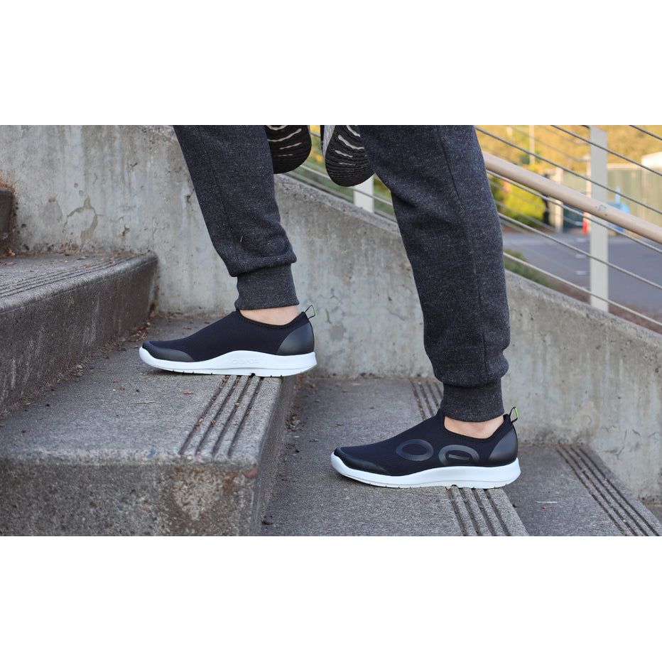 OOFOS Men's OOmg Sport Low Shoe in White/Black Men's Footwear