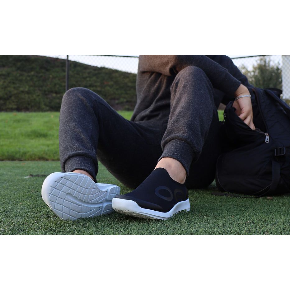 OOFOS Men's OOmg Sport Low Shoe in White/Black Men's Footwear