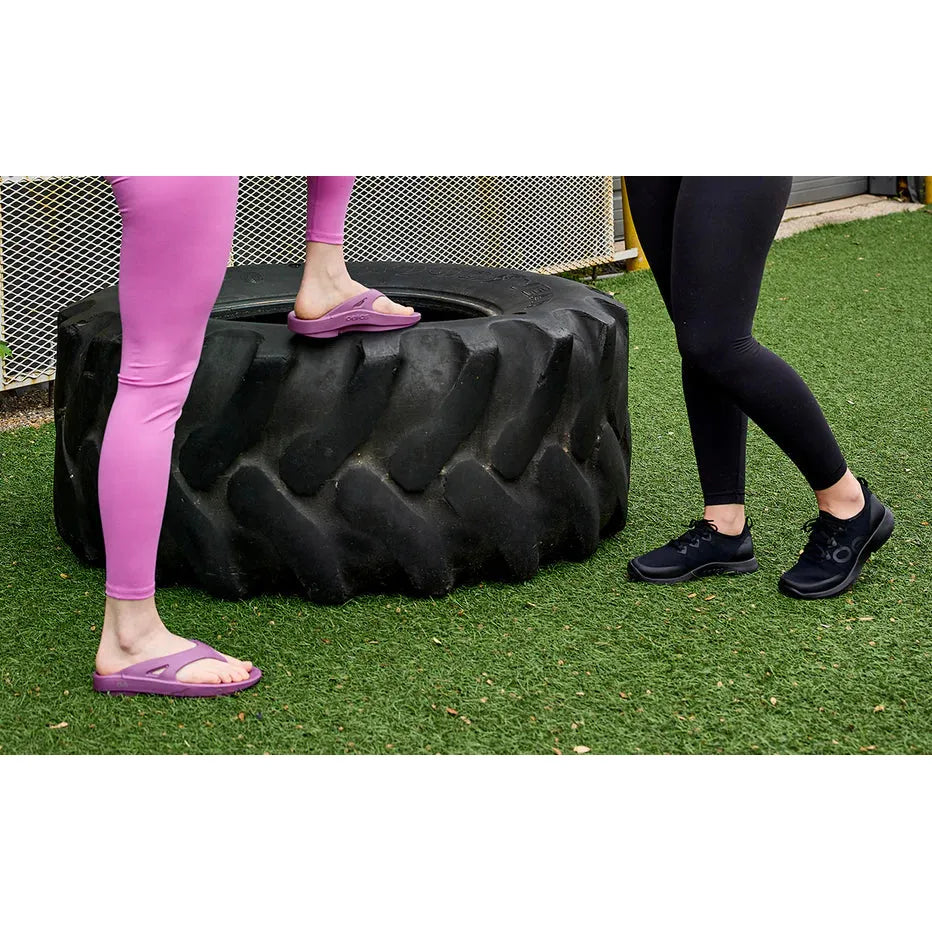 OOFOS Unisex OOriginal Sandal in Plum Unisex Footwear