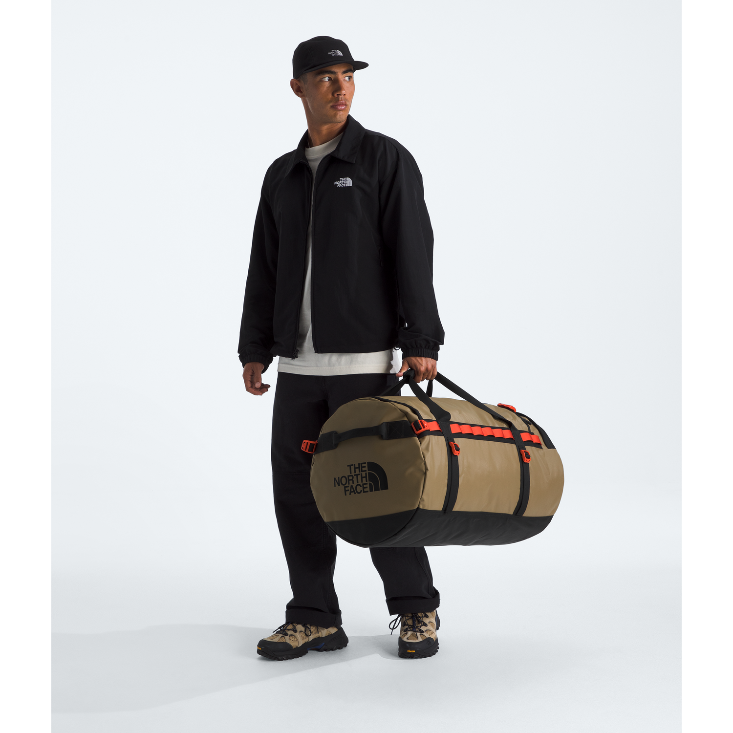 #color_cedar-tnf-black-lava-red