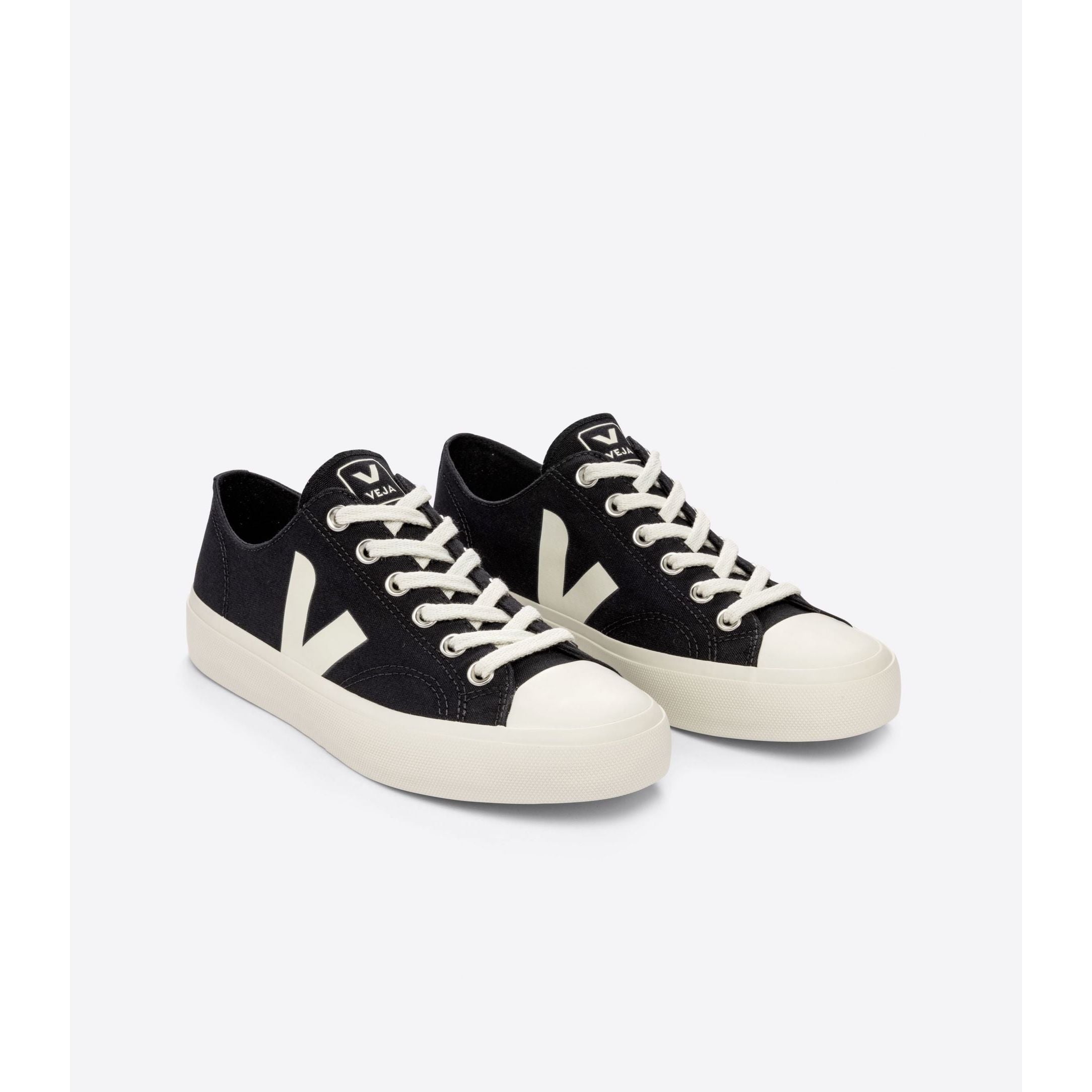 Veja Women's Wata II Low Canvas in Black Pierre Shoes