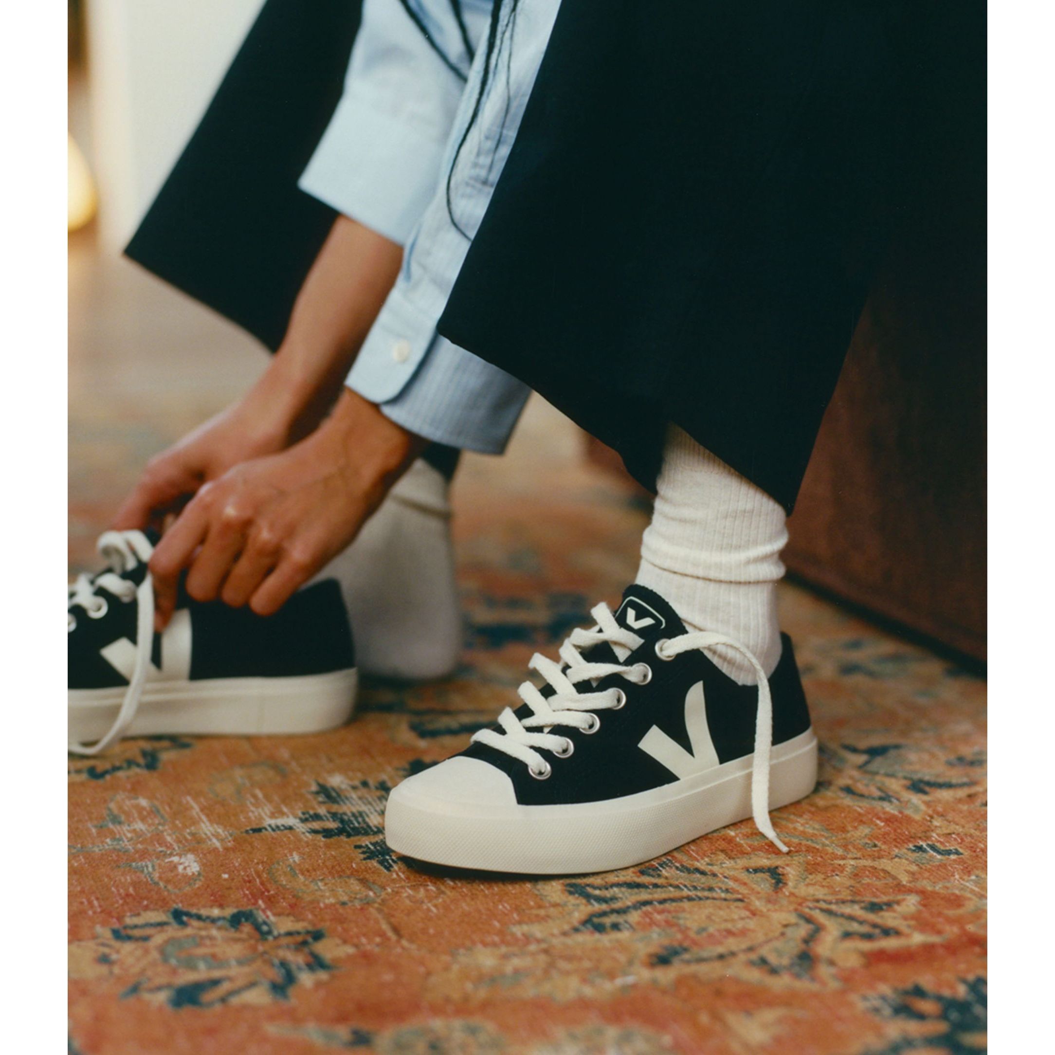 Veja Women's Wata II Low Canvas in Black Pierre Shoes