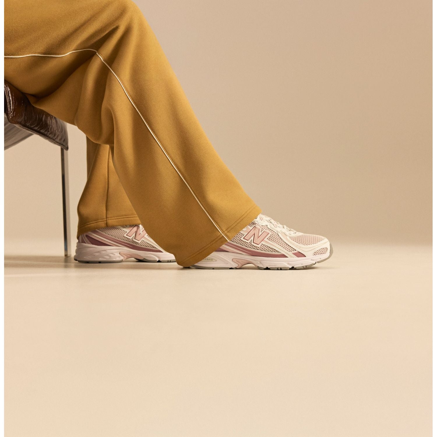 New Balance Unisex 740 in Rosewood