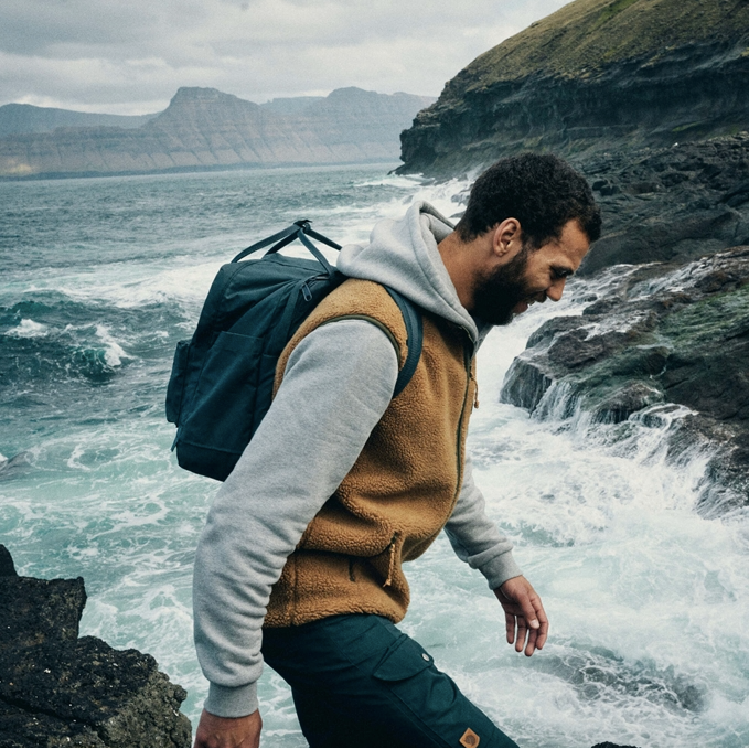 Fjallraven Men's Vardag Pile Fleece Vest in Black Dark Grey Men's Apparel