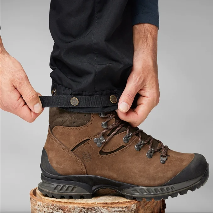 Fjallraven Men's Vidda Pro Ventilated Trousers in Dark Olive Men's Apparel