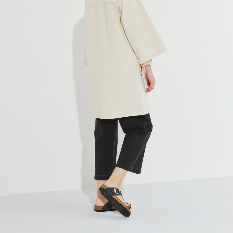 Birkenstock Women Gizeh Big Buckle Oiled Leather in Black Women's Footwear