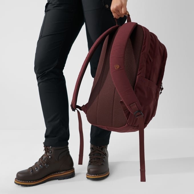 Fjallraven Raven 28 in Black Accessories