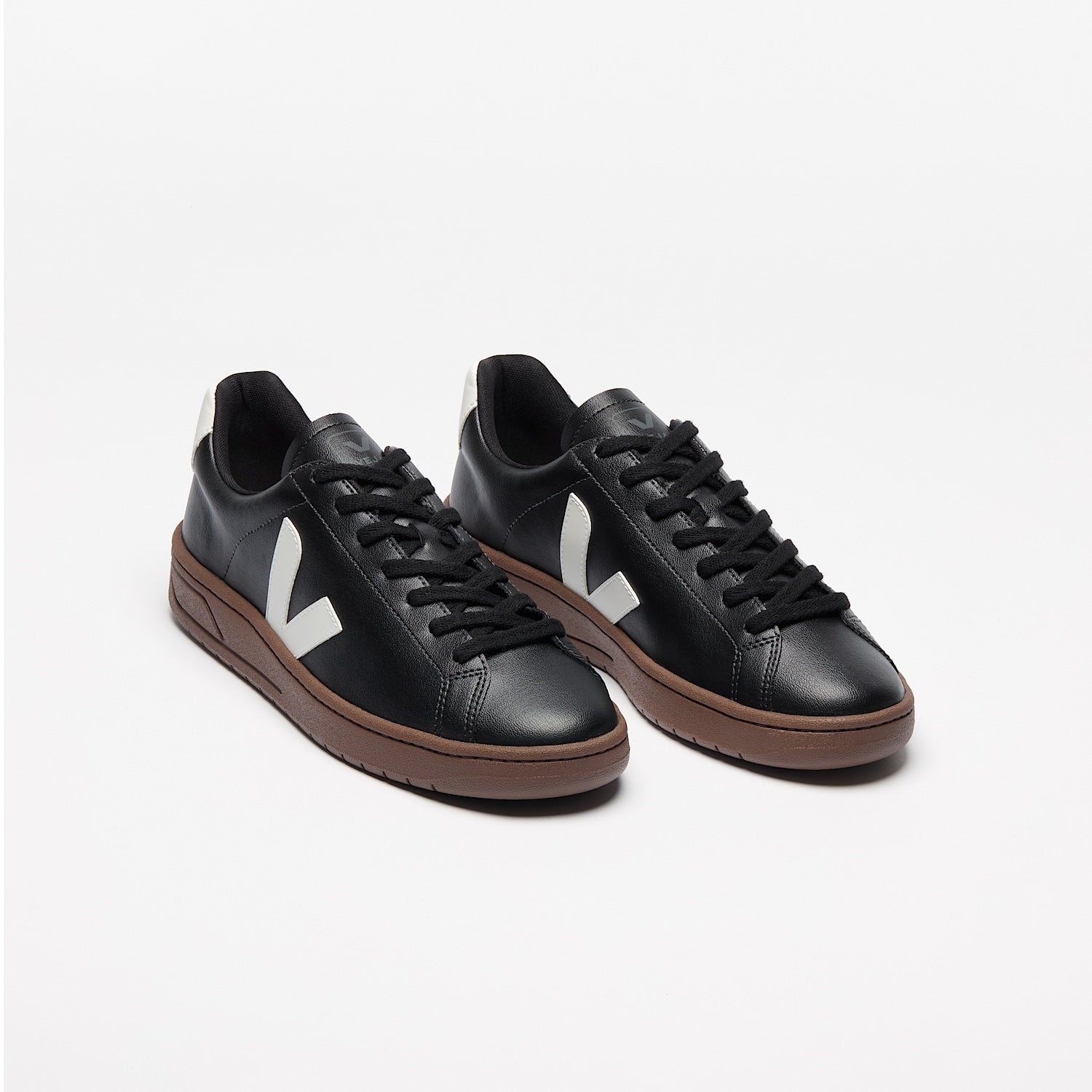 Veja Men's Urca CWL in Black White