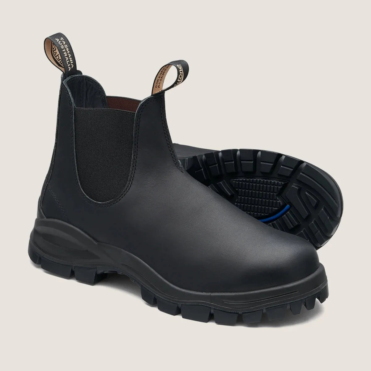 Blundstone Lug 2240 Chelsea Boots is Black Footprint USA