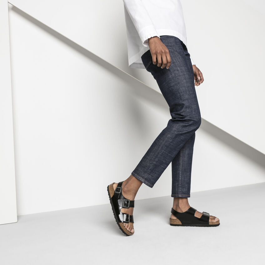at se kedel slutningen Birkenstock Milano Smooth Leather Soft Footbed Sandal in Amalfi Black –  Footprint USA