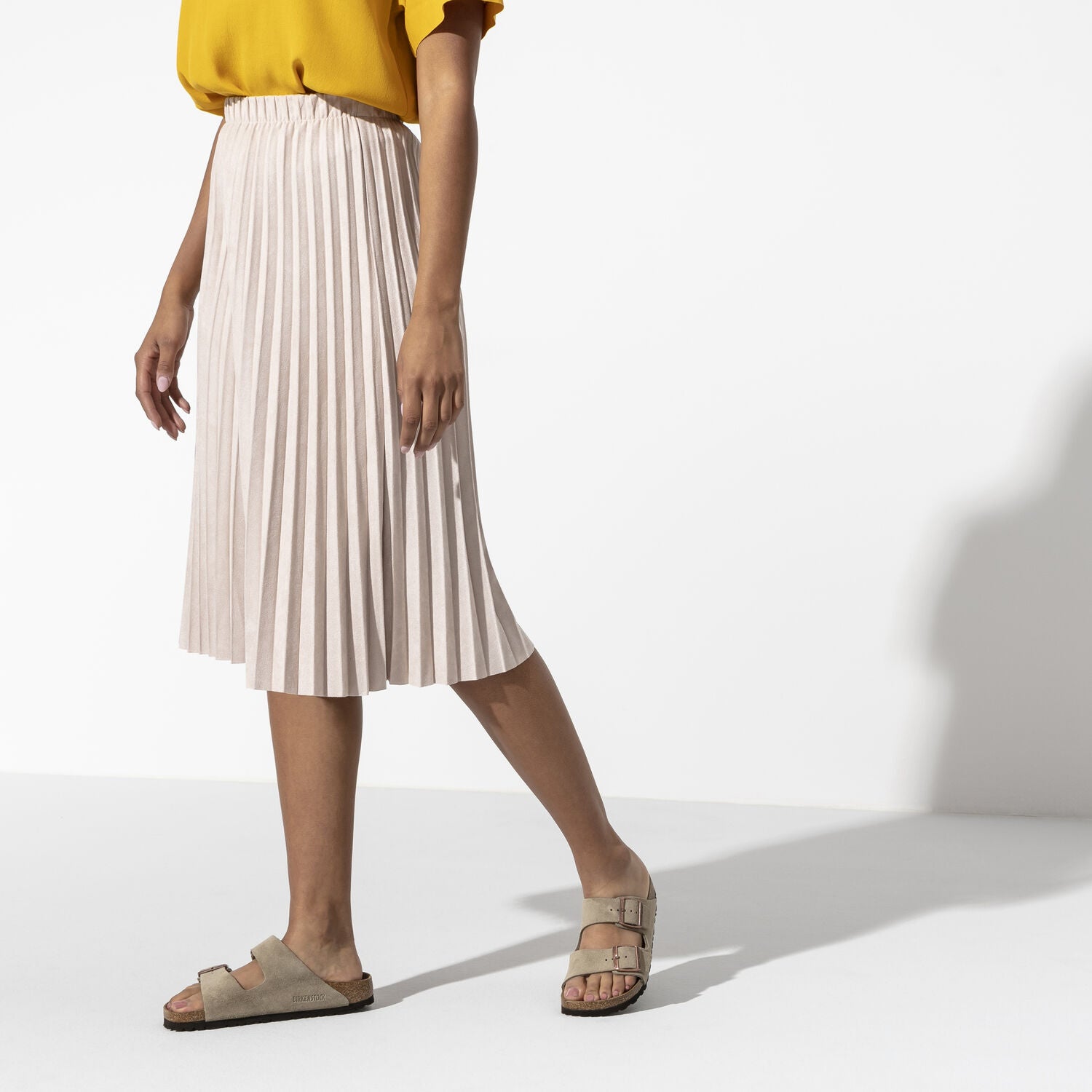 Birkenstock Arizona Suede Leather Soft Footbed Sandal in Taupe Unisex Footwear