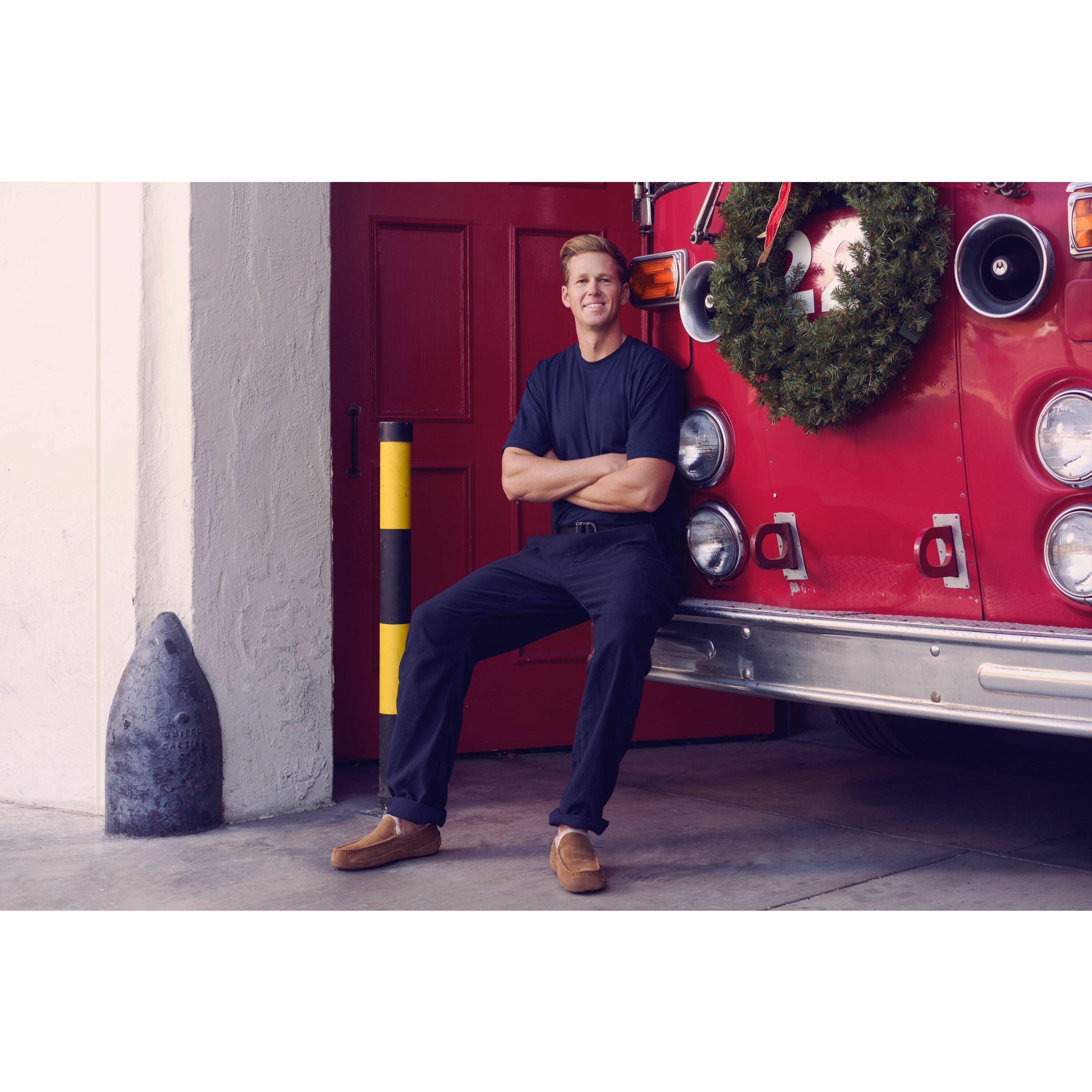 UGG Men's Ascot Slipper in Chestnut Men's Footwear