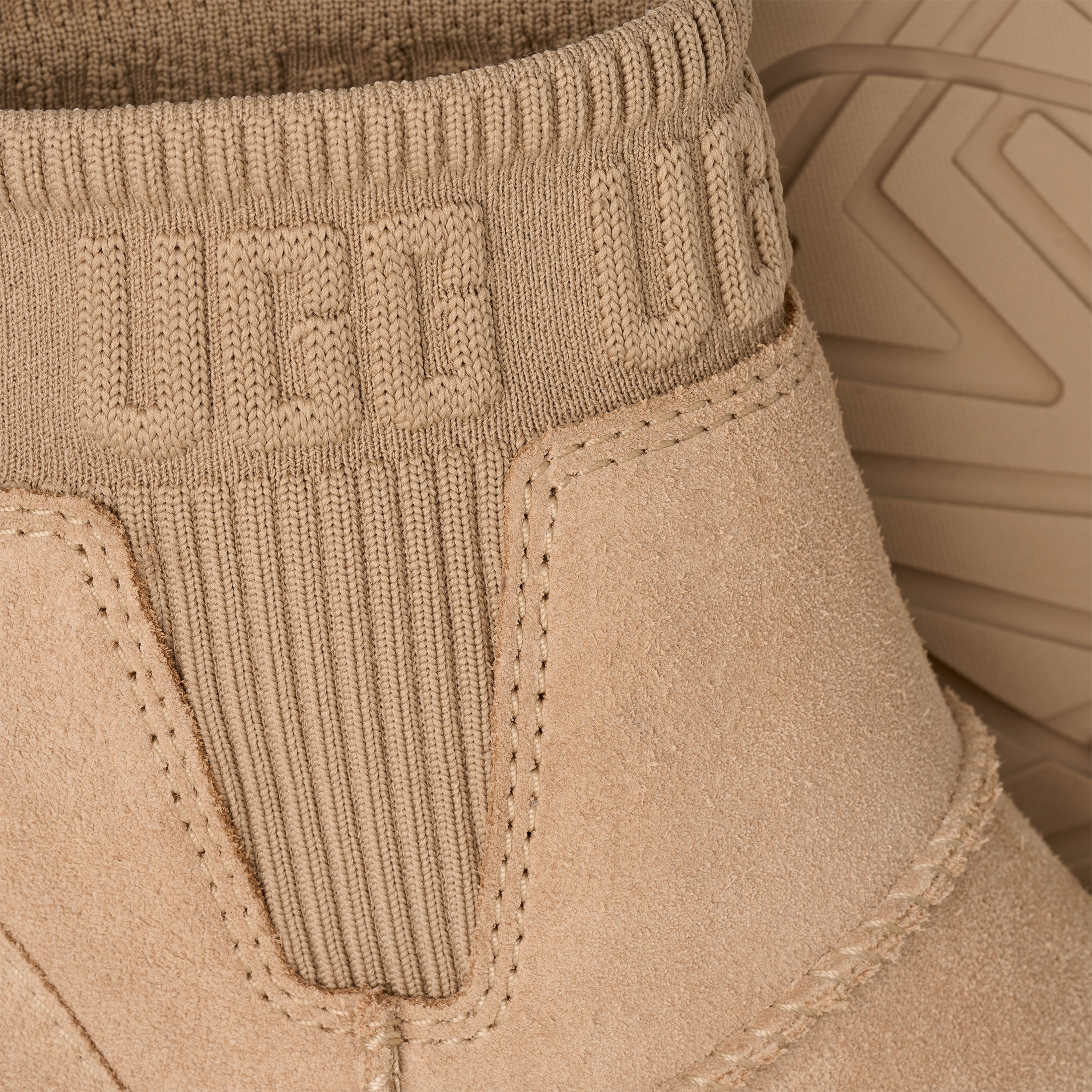 UGG Women's Moxy Chelsea | Sand