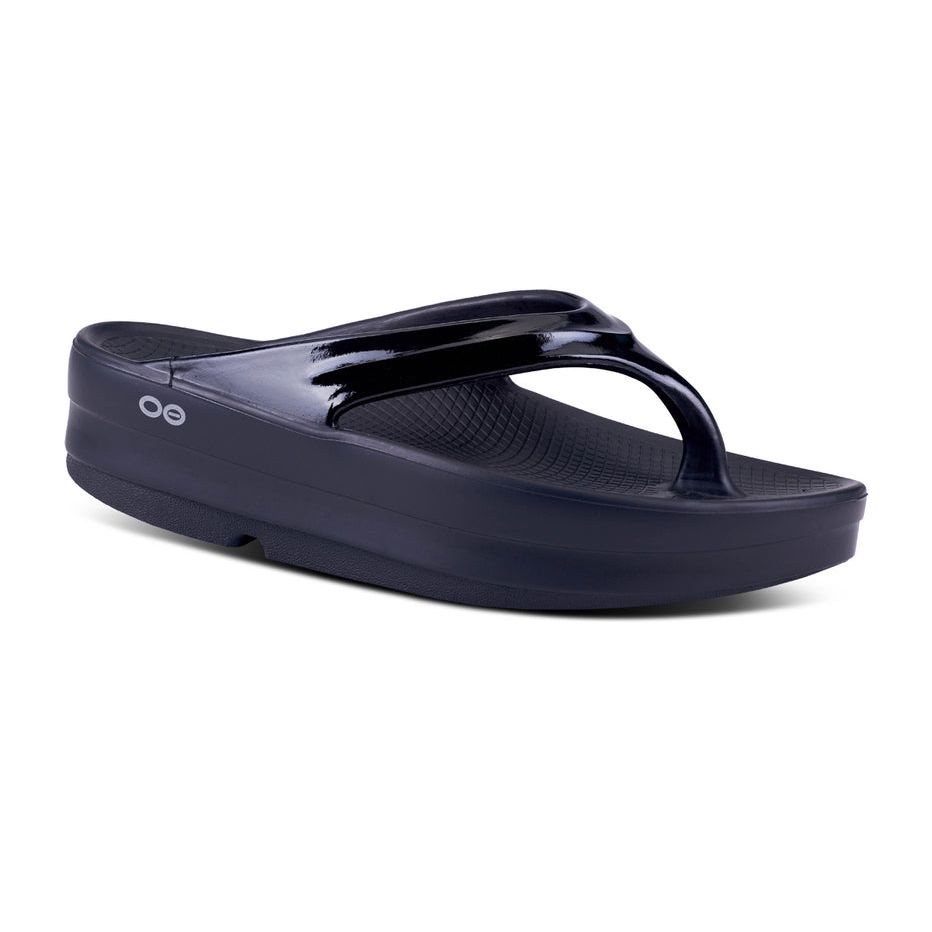 OOFOS Women's OOmega OOlala Thong Sandal in Black