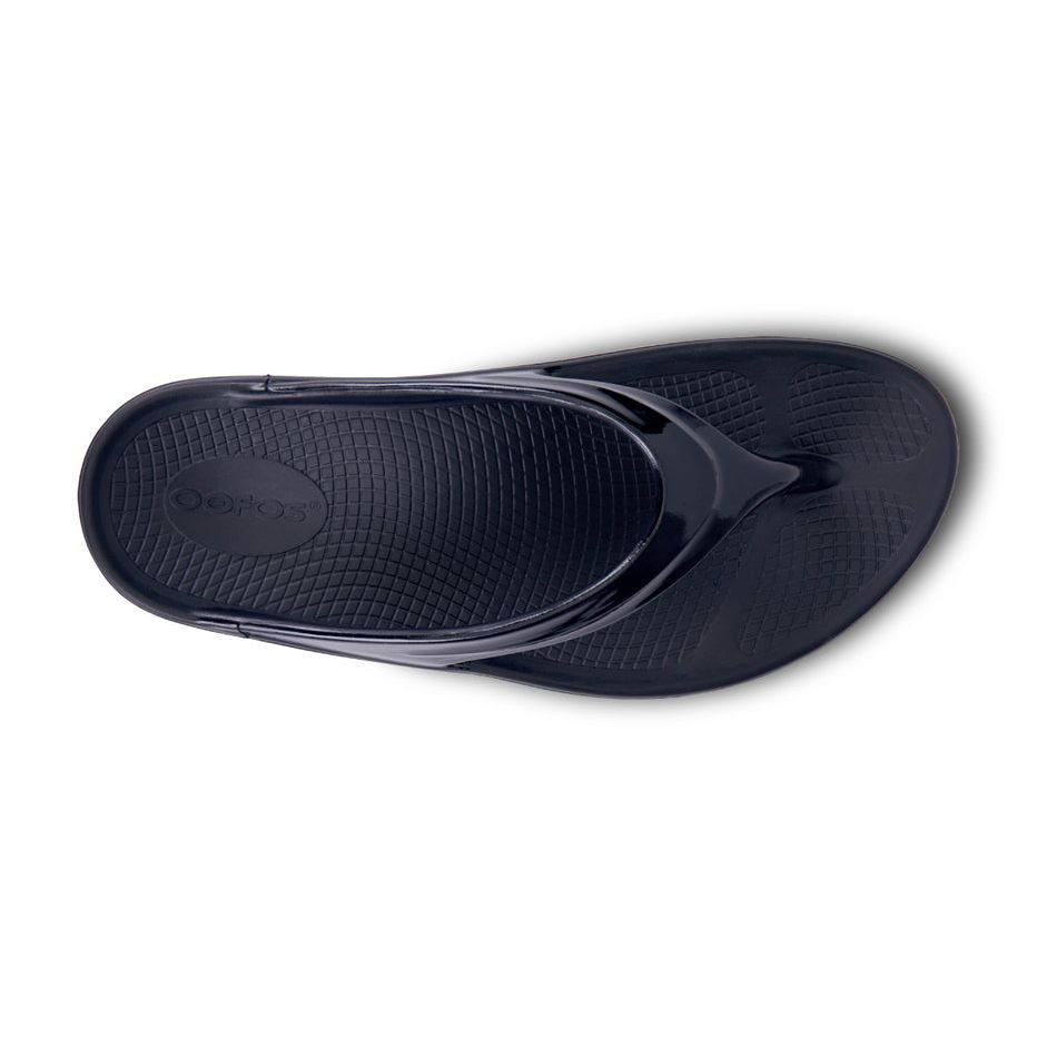 OOFOS Women's OOmega OOlala Thong Sandal in Black