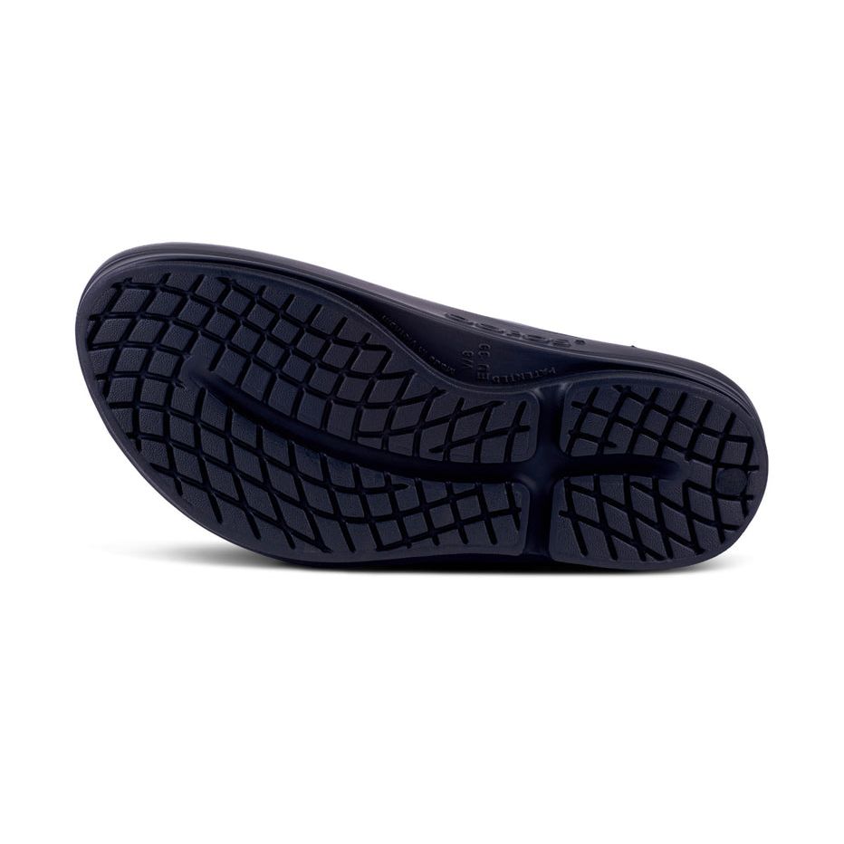 OOFOS Women's OOmega OOlala Thong Sandal in Black