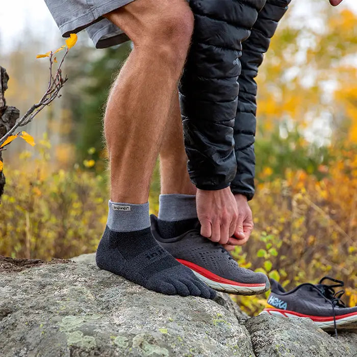 Injinji Men's Trail Midweight Mini-Crew in Granite