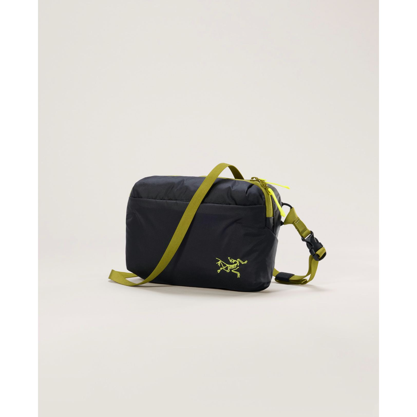 Arc'teryx Heliad Crossbody Bag in Black/Olive Moss
