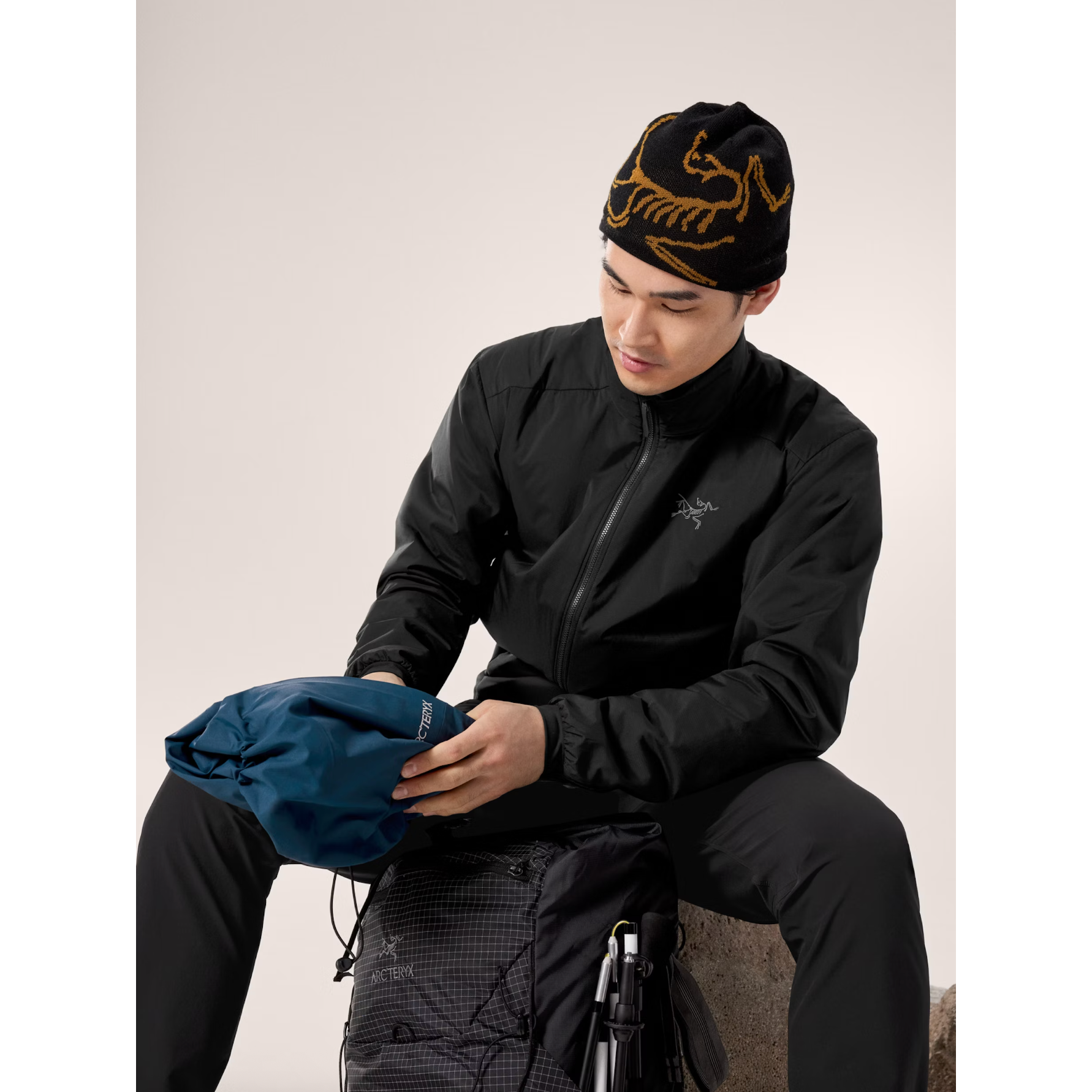 Arc'teryx Men's Atom Jacket in Black