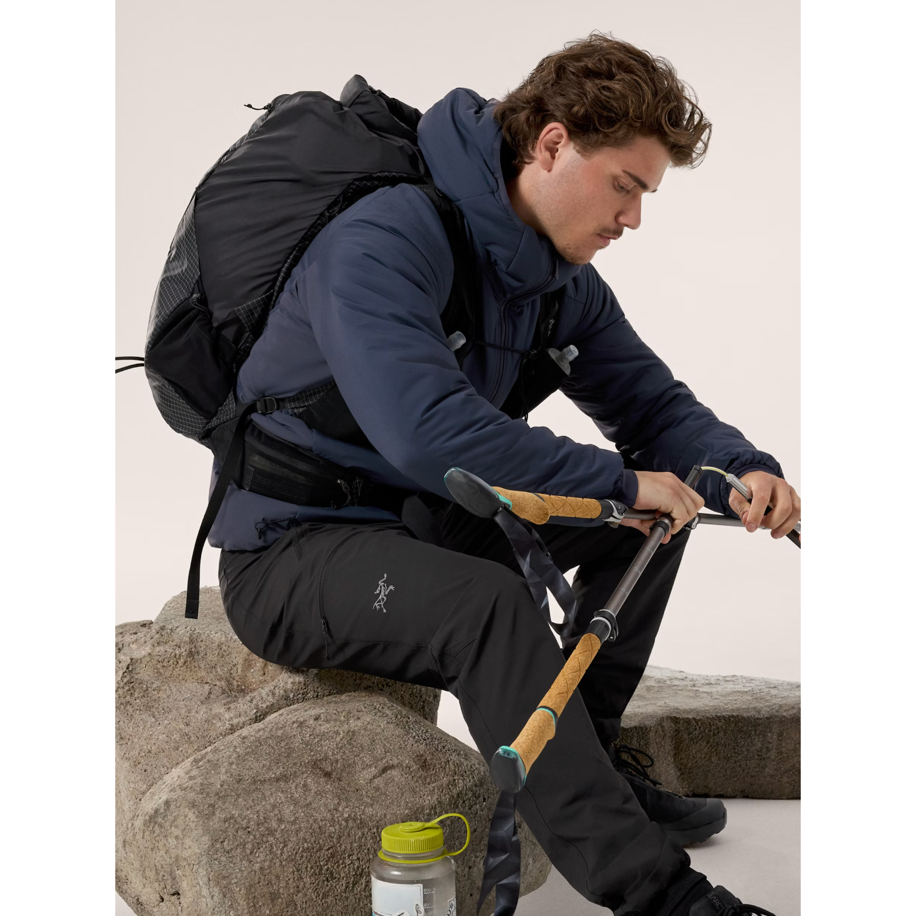 Arc'teryx Men's Atom SV Hoody in Black Sapphire