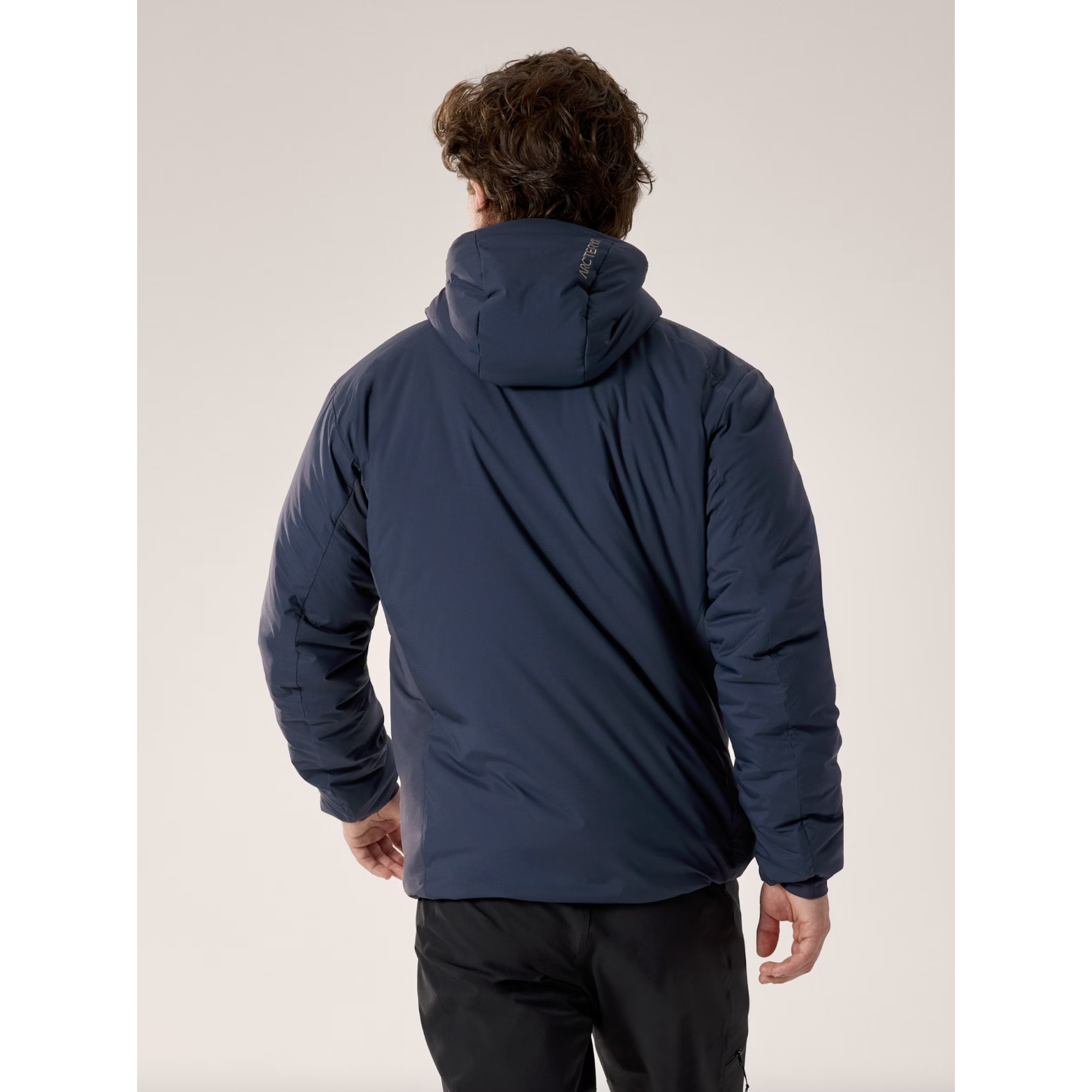 Arc'teryx Men's Atom SV Hoody in Black Sapphire