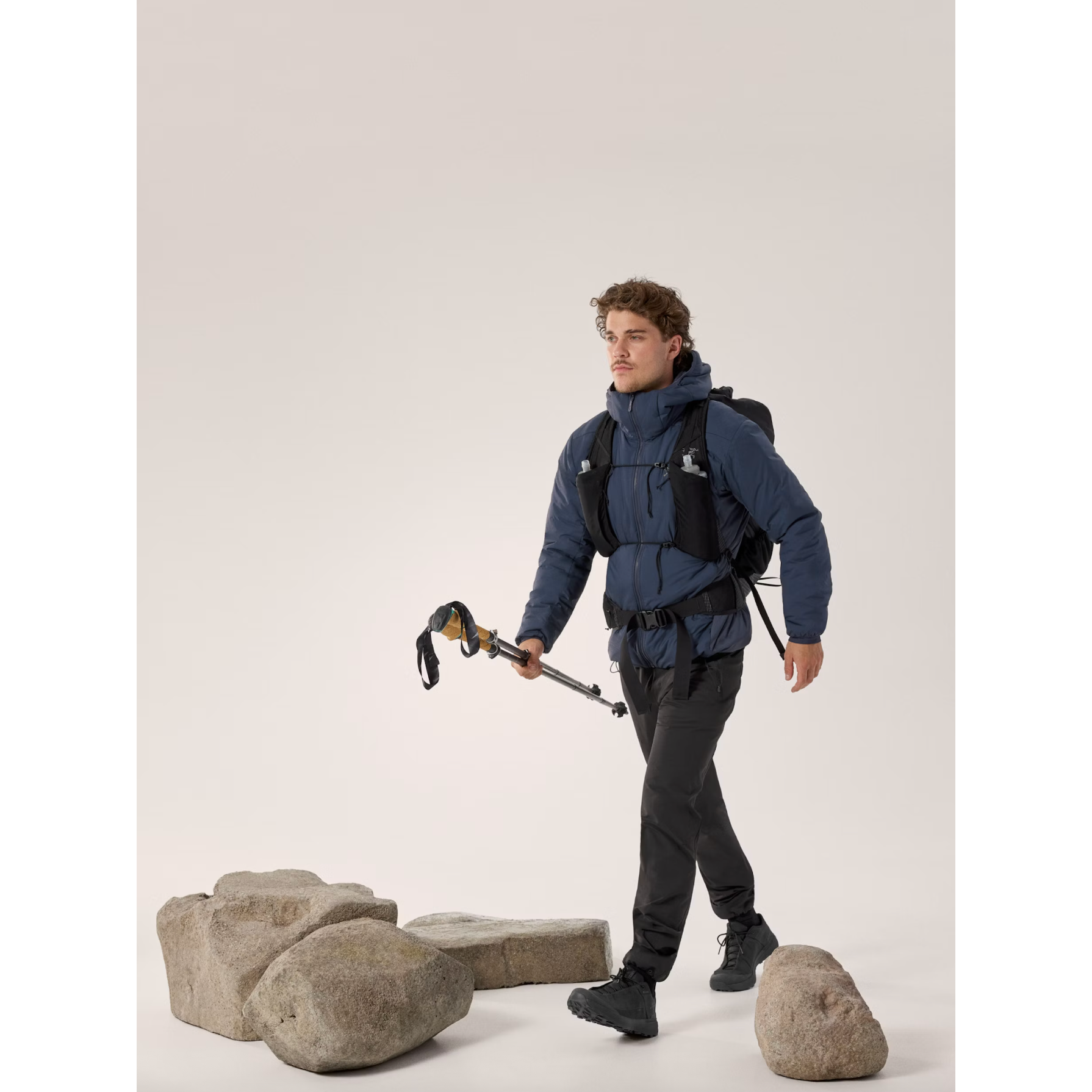 Arc'teryx Men's Atom SV Hoody in Black Sapphire