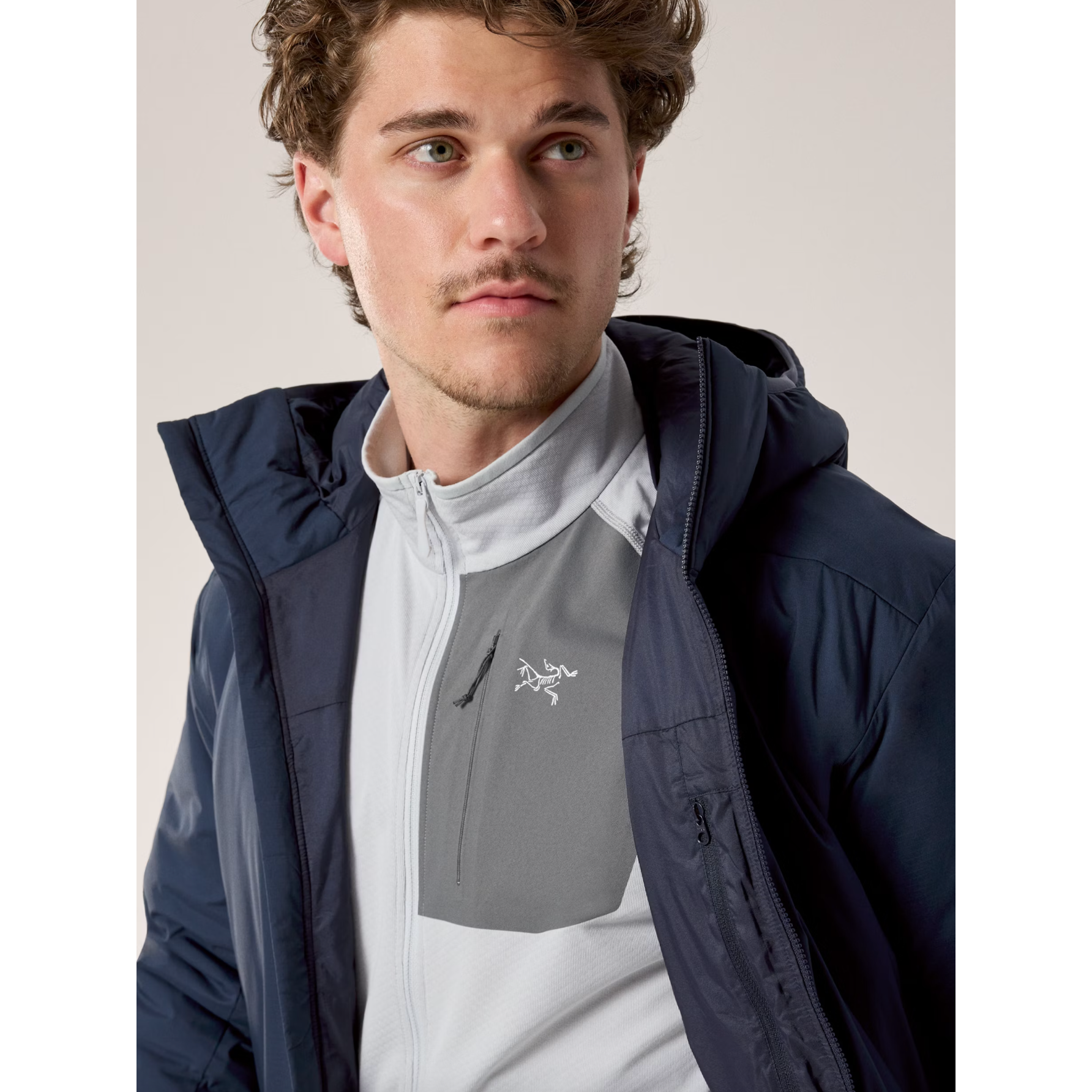 Arc'teryx Men's Atom SV Hoody in Black Sapphire