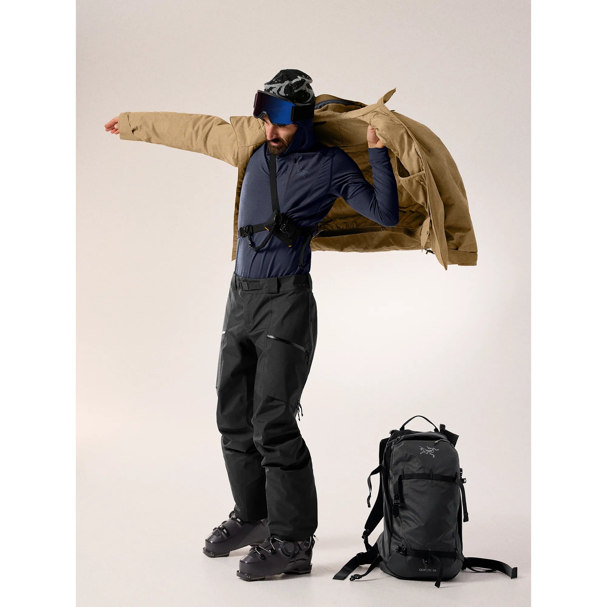 Arc'teryx Men's Rho LT Hoody in Black Sapphire II