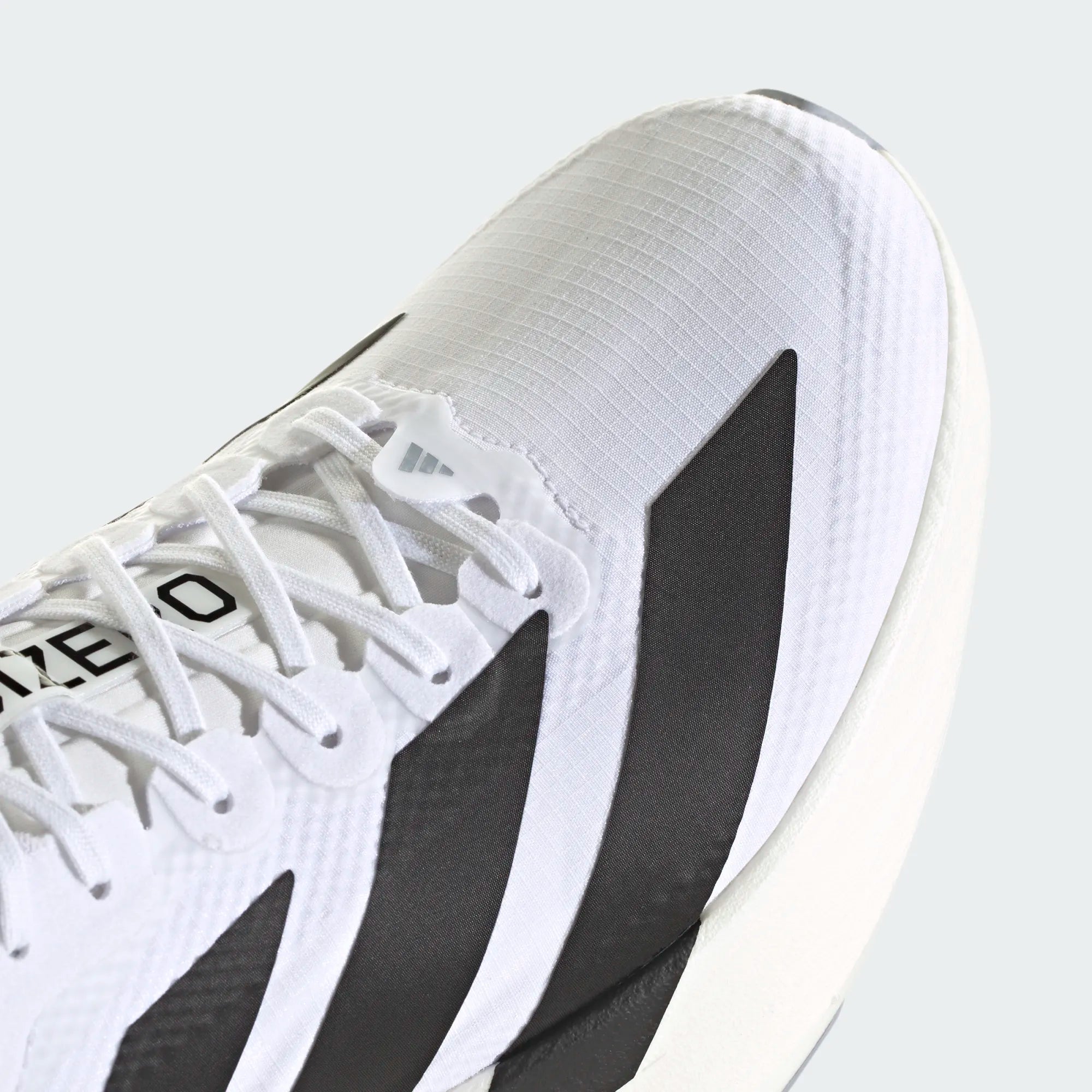 #color_cloud-white-core-black-dash-grey