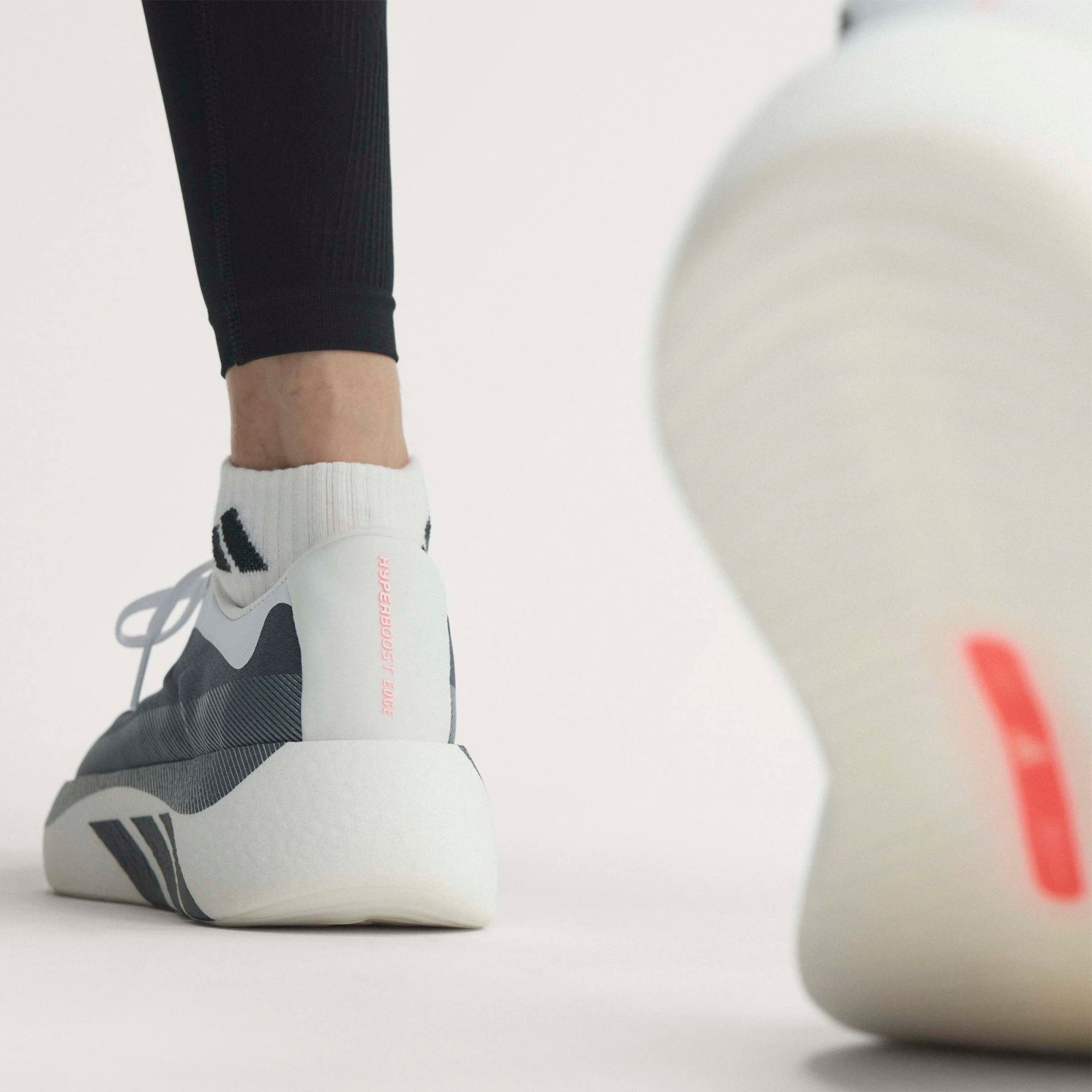 #color_cloud-white-aurora-onix-solar-turbo