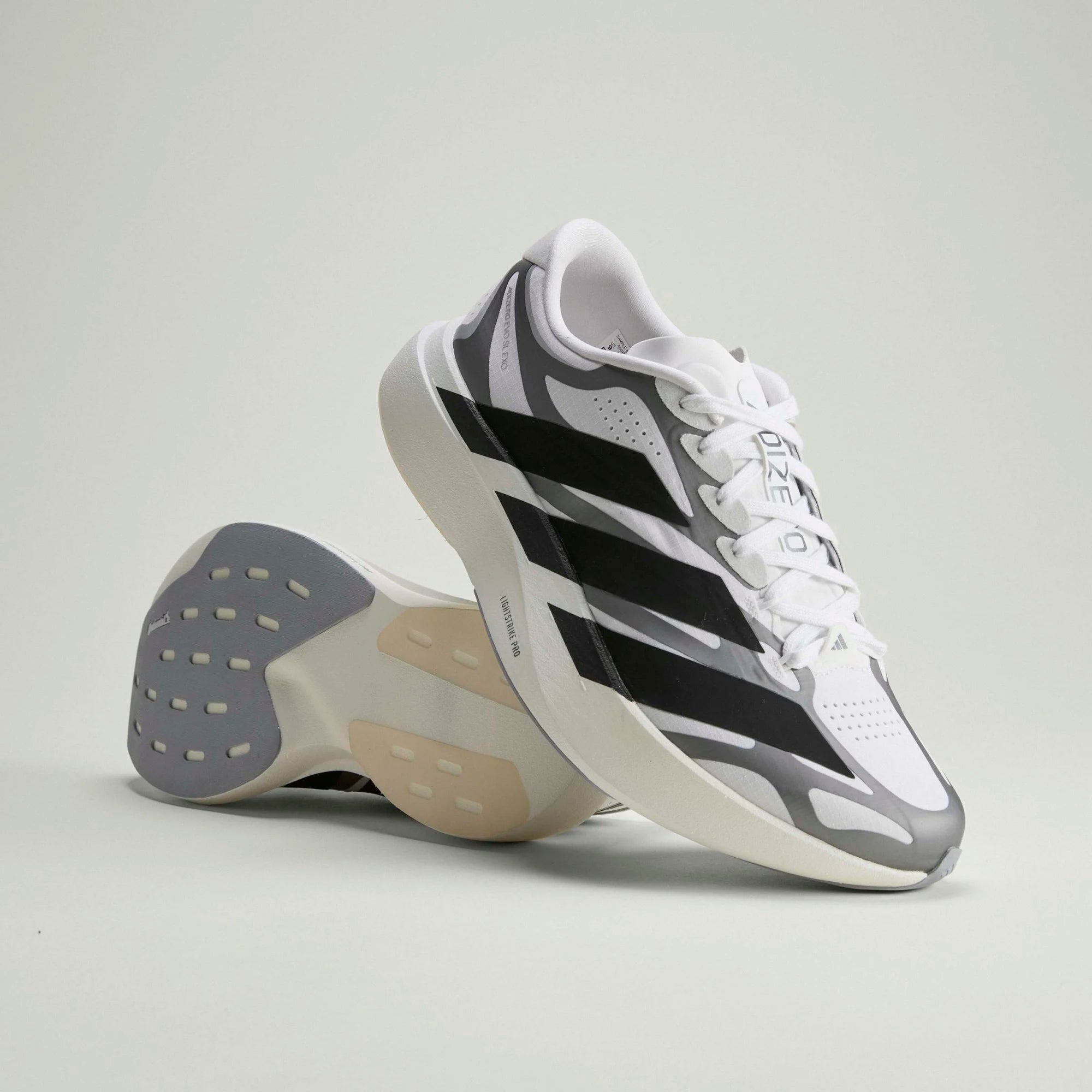 #color_cloud-white-core-black-iron-metallic