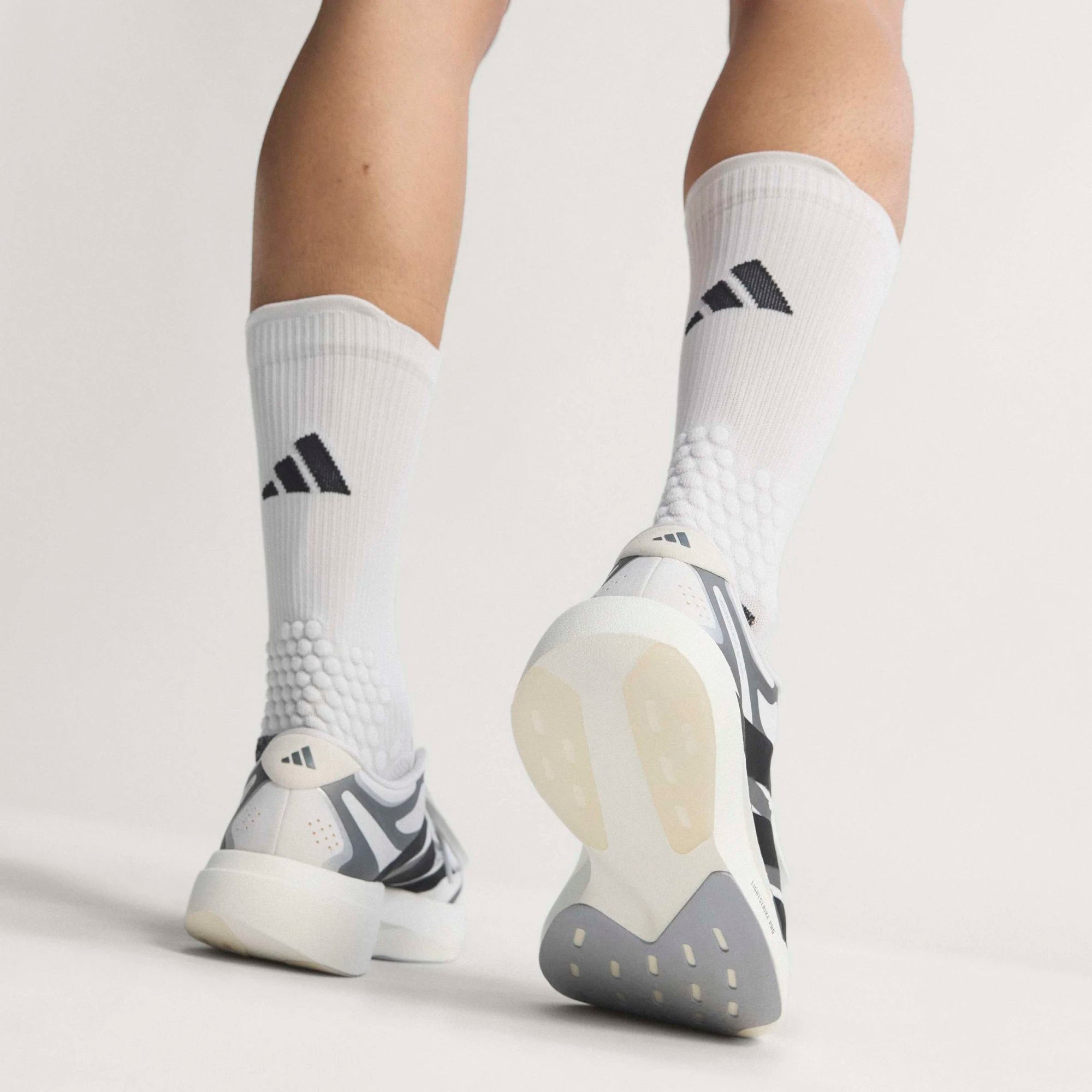 #color_cloud-white-core-black-iron-metallic