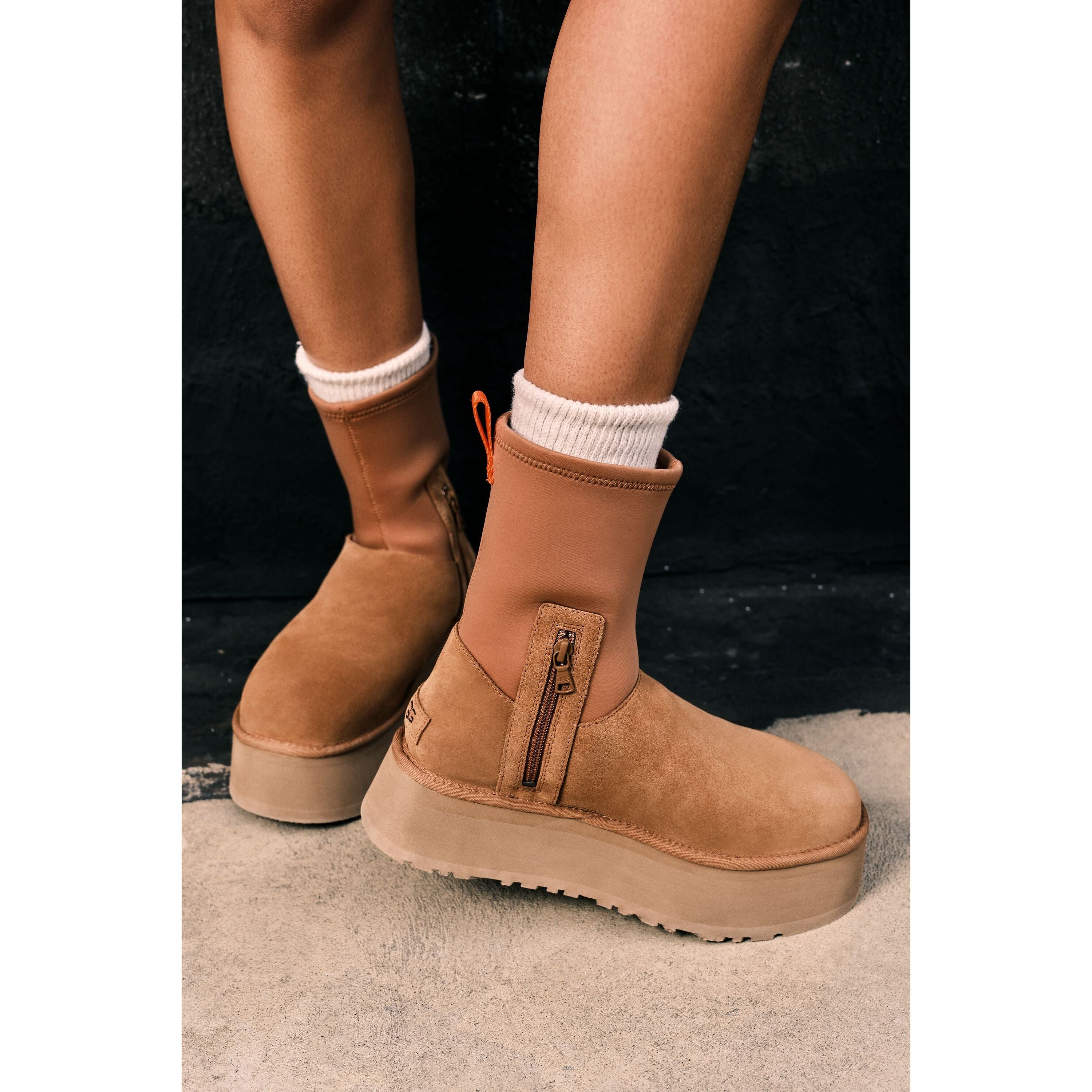 UGG Women's Classic Dipper in Chestnut  Women's Boots