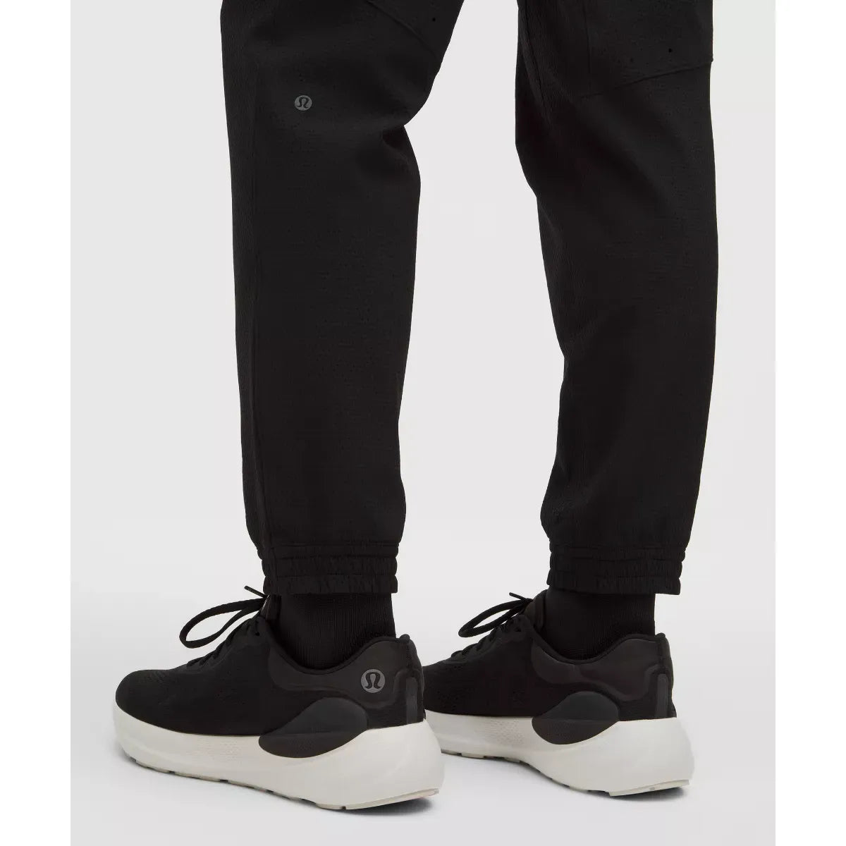 Lululemon Men's License to Train Textured Jogger Regular in Black