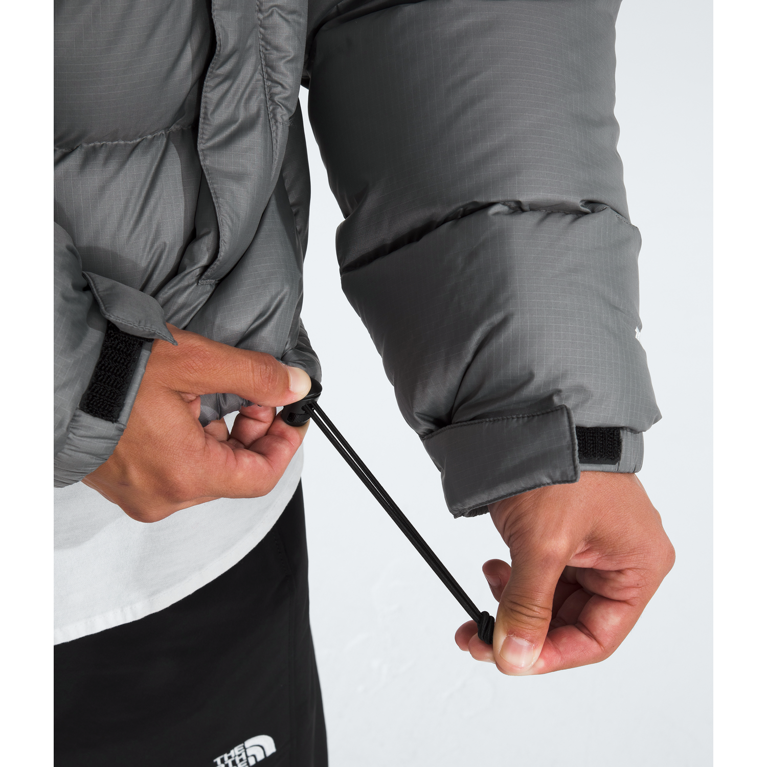 #color_smoked-pearl-tnf-black