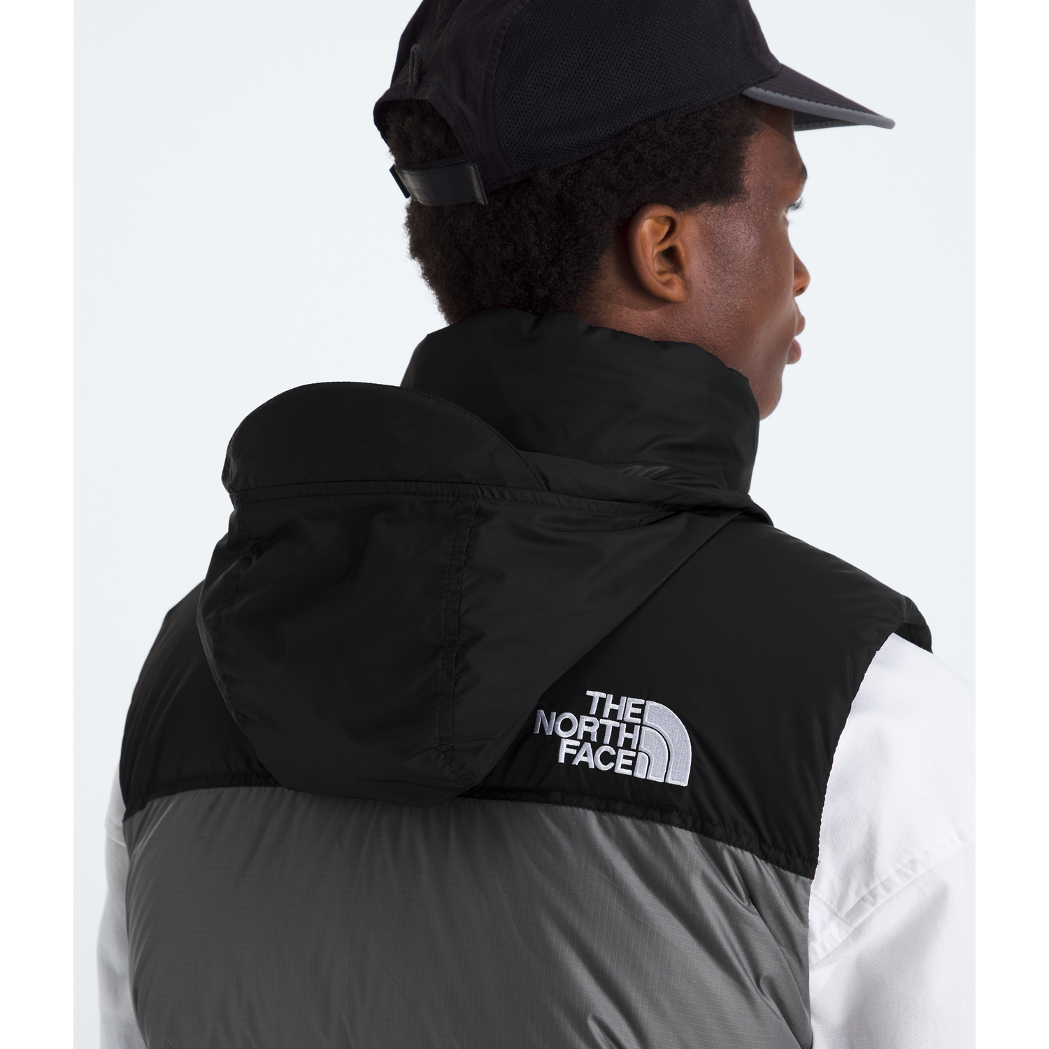 #color_smoked-pearl-tnf-black