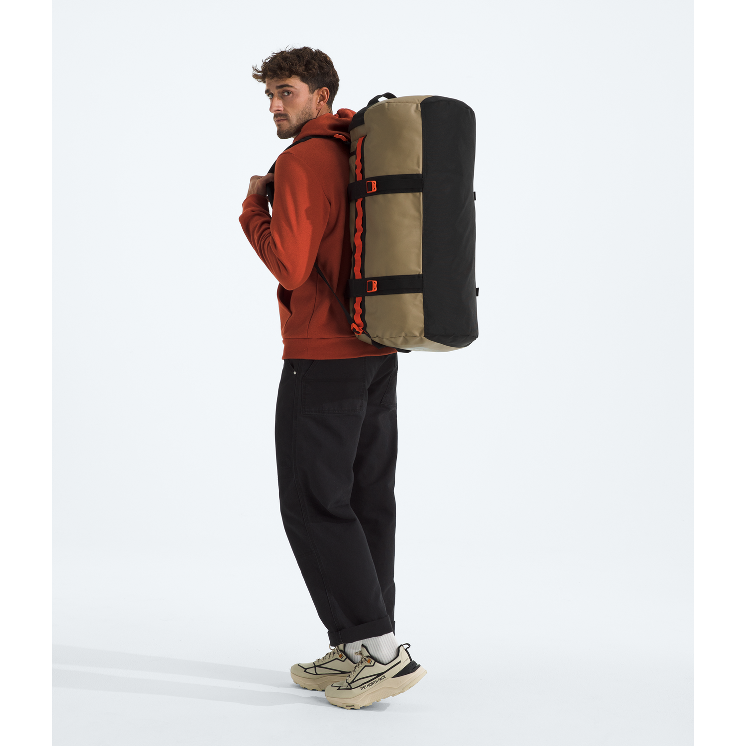 #color_cedar-tnf-black-lava-red